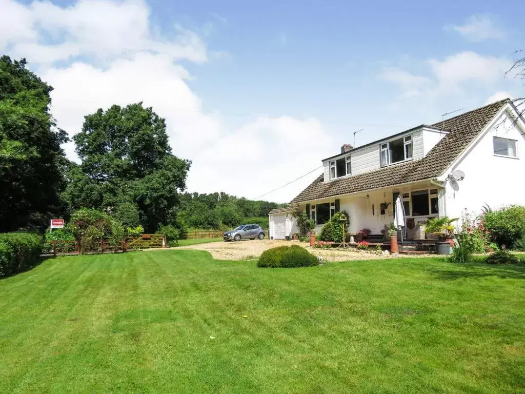 Property building, Garden in Woodland House B & B