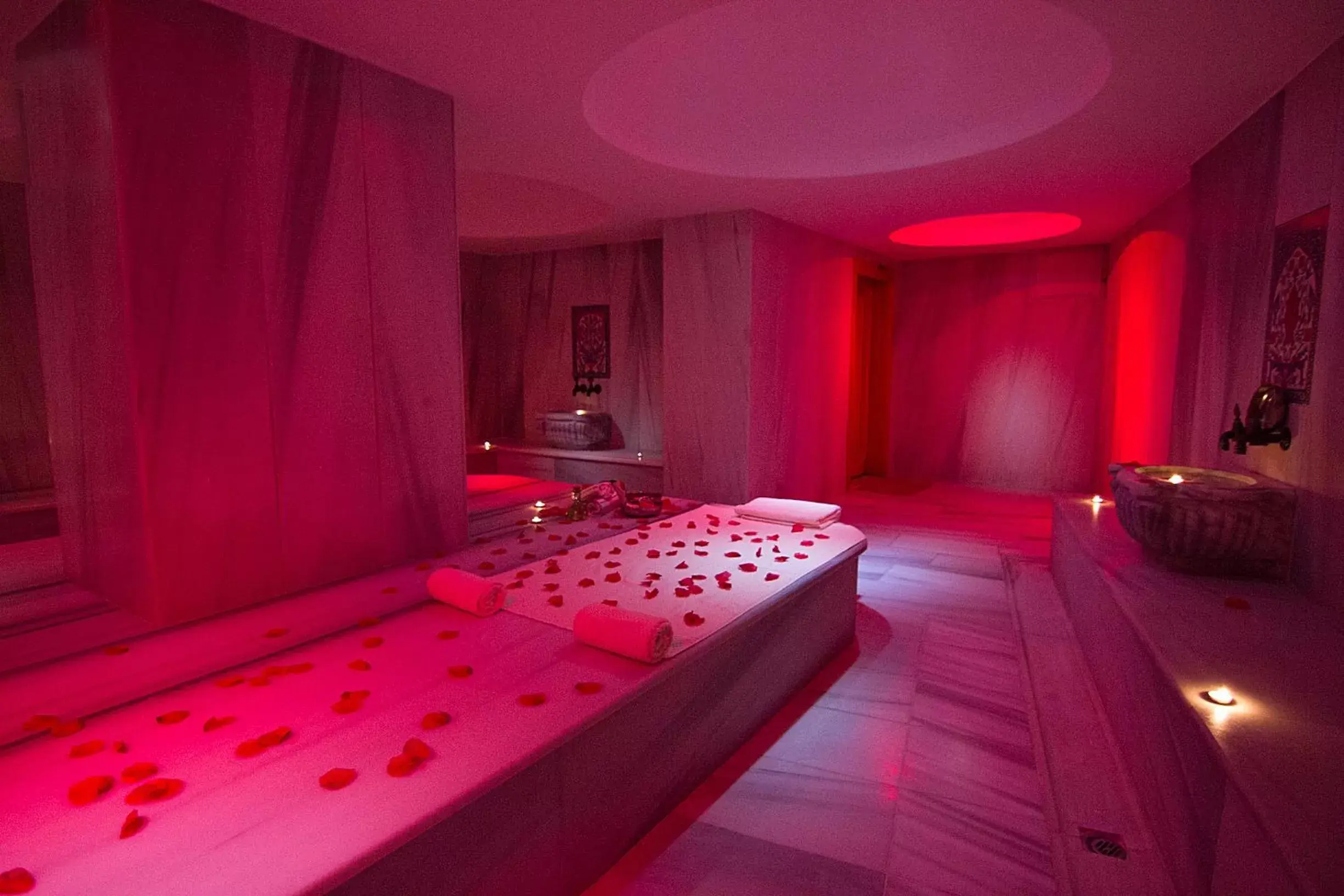 Steam room, Bed in Sirkeci Mansion
