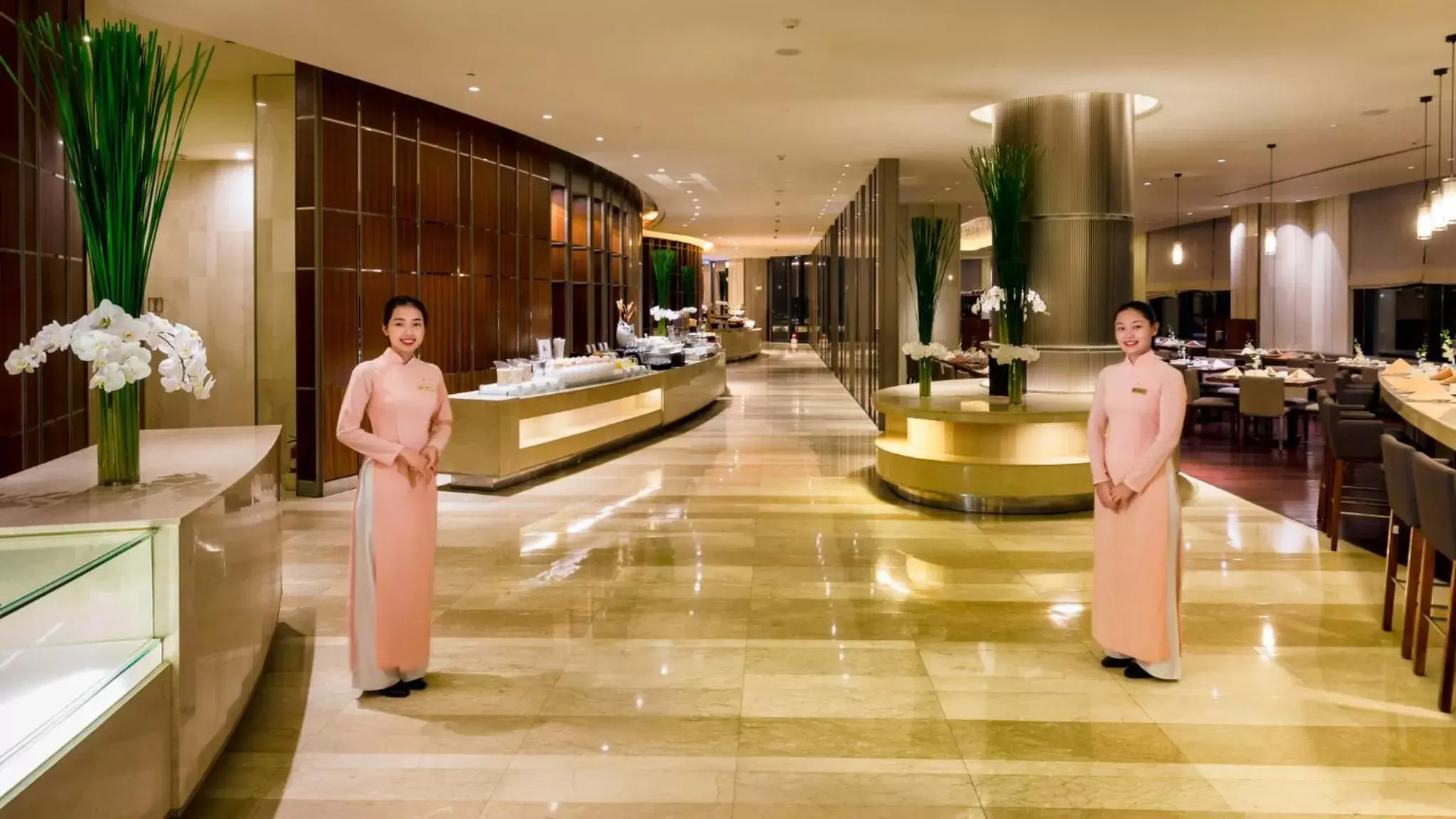 Dining area, Lobby/Reception in Hotel Nikko Saigon