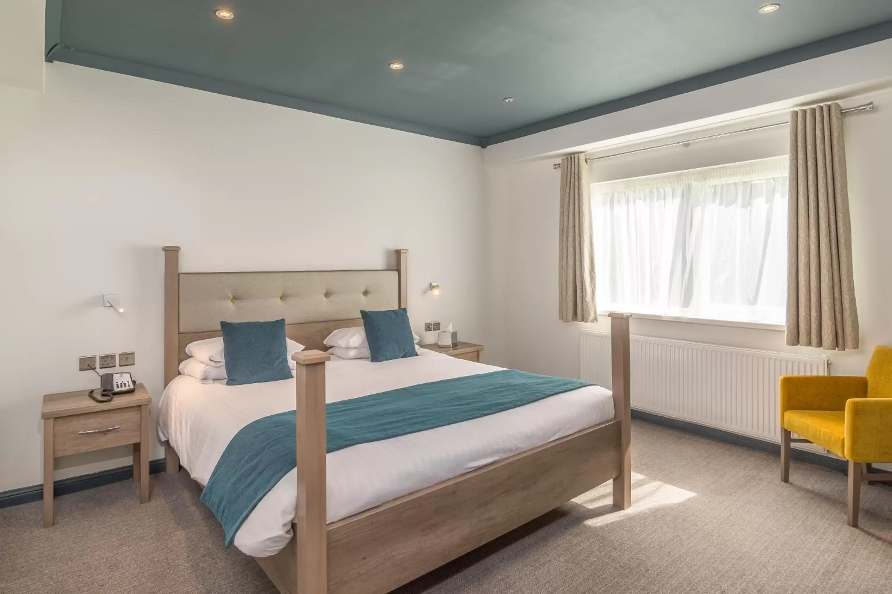 Bed in Best Western Rockingham Forest Hotel