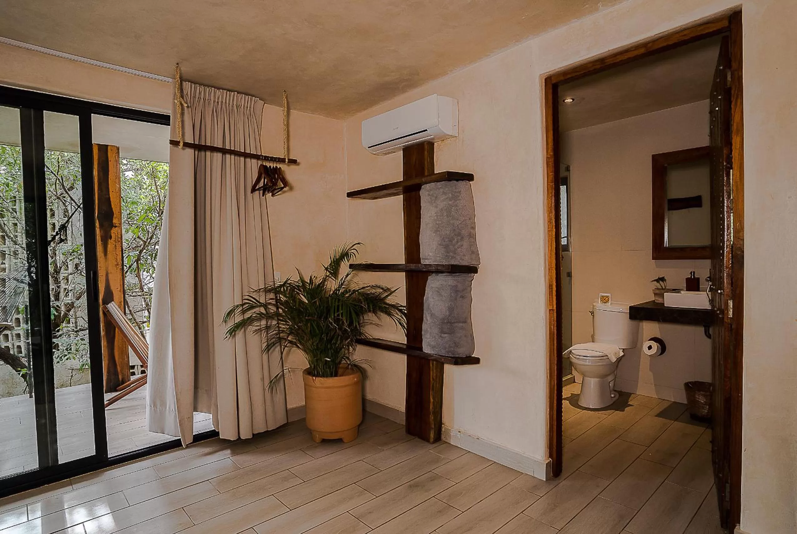 Photo of the whole room in Sunset House