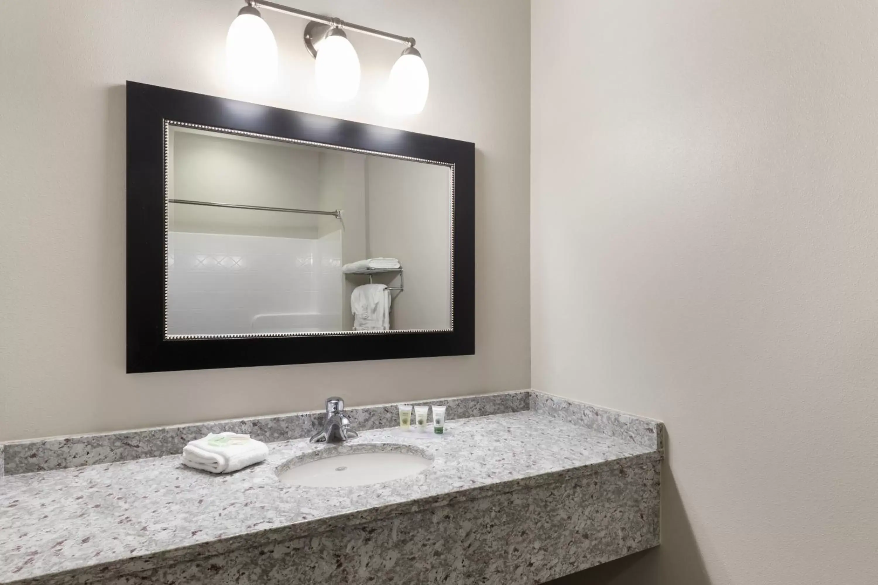 Bathroom in Inn at Moses Lake Bathroom in Inn at Moses Lake