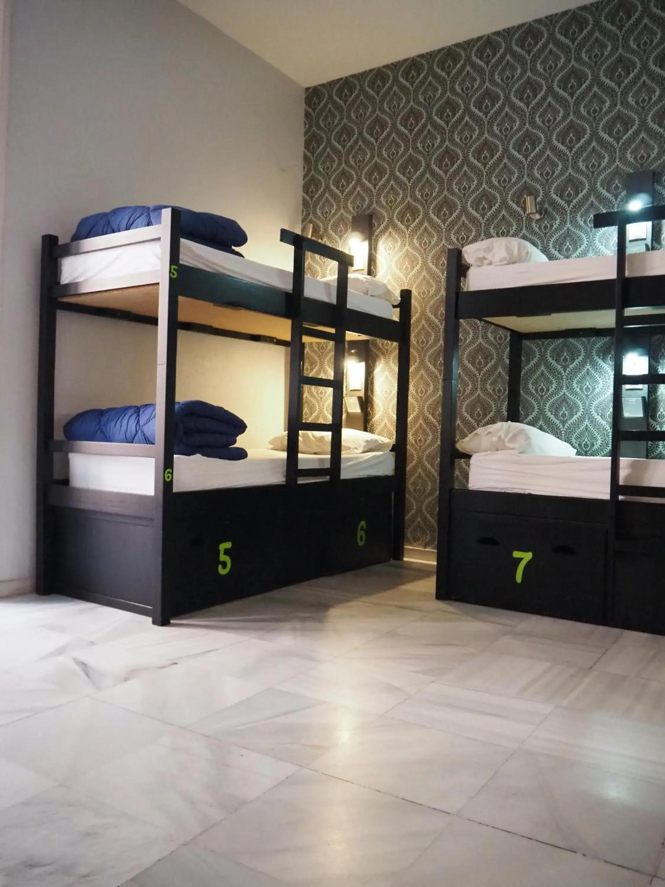 Bunk Bed in Oasis Backpackers' Hostel Palace Sevilla Bunk Bed in Oasis Backpackers' Hostel Palace Sevilla