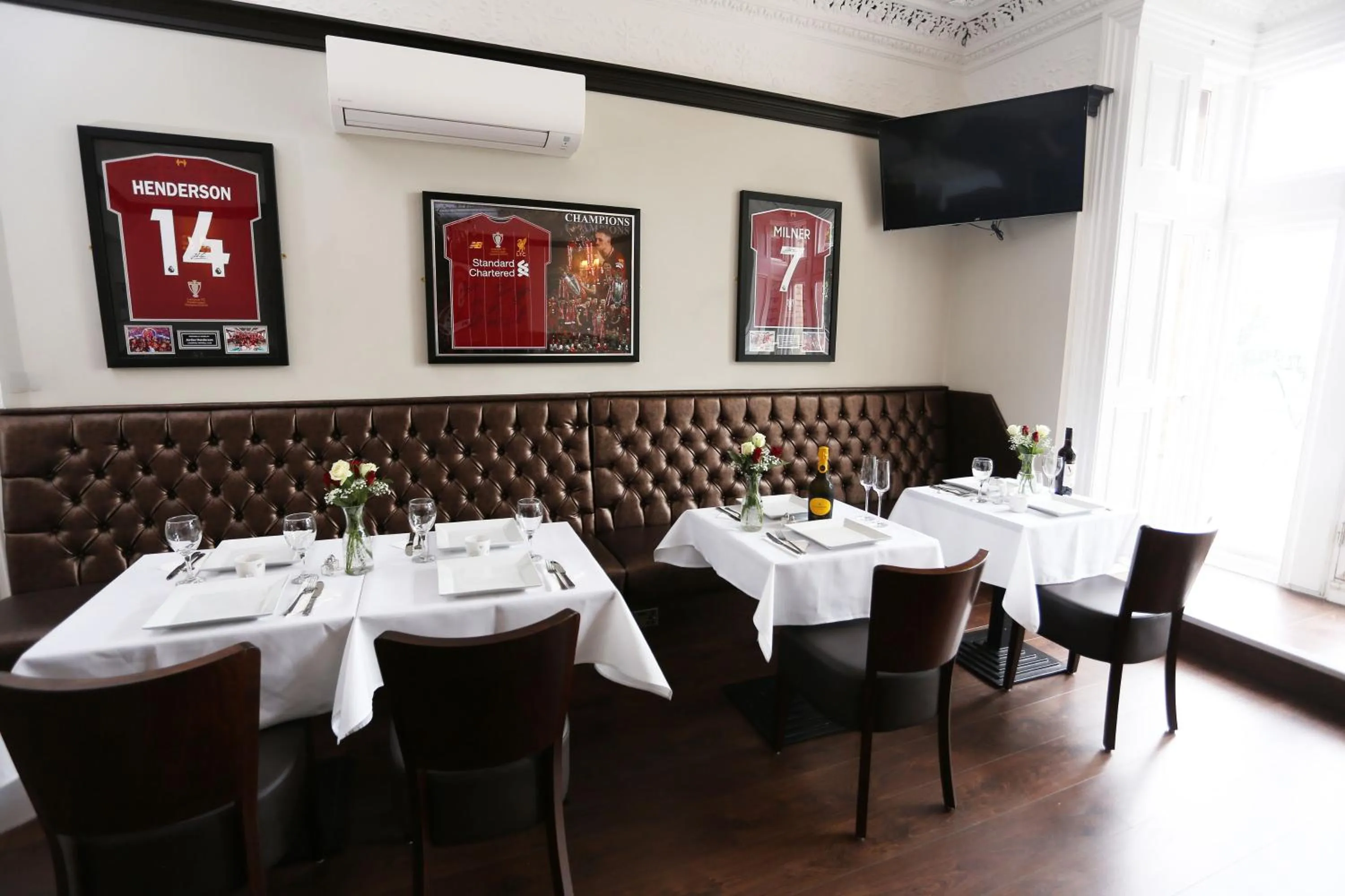 Restaurant/places to eat in Hotel Tia