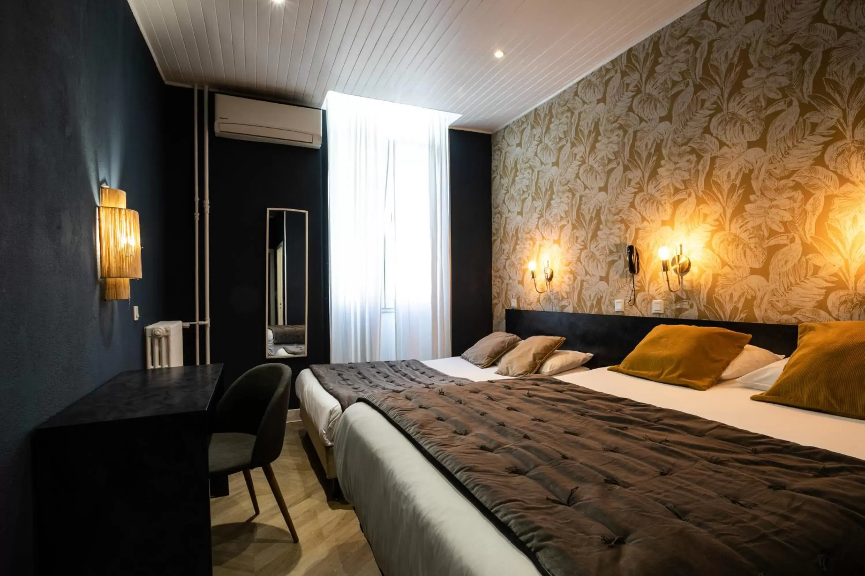 Photo of the whole room, Bed in Boutique Hôtel Azur
