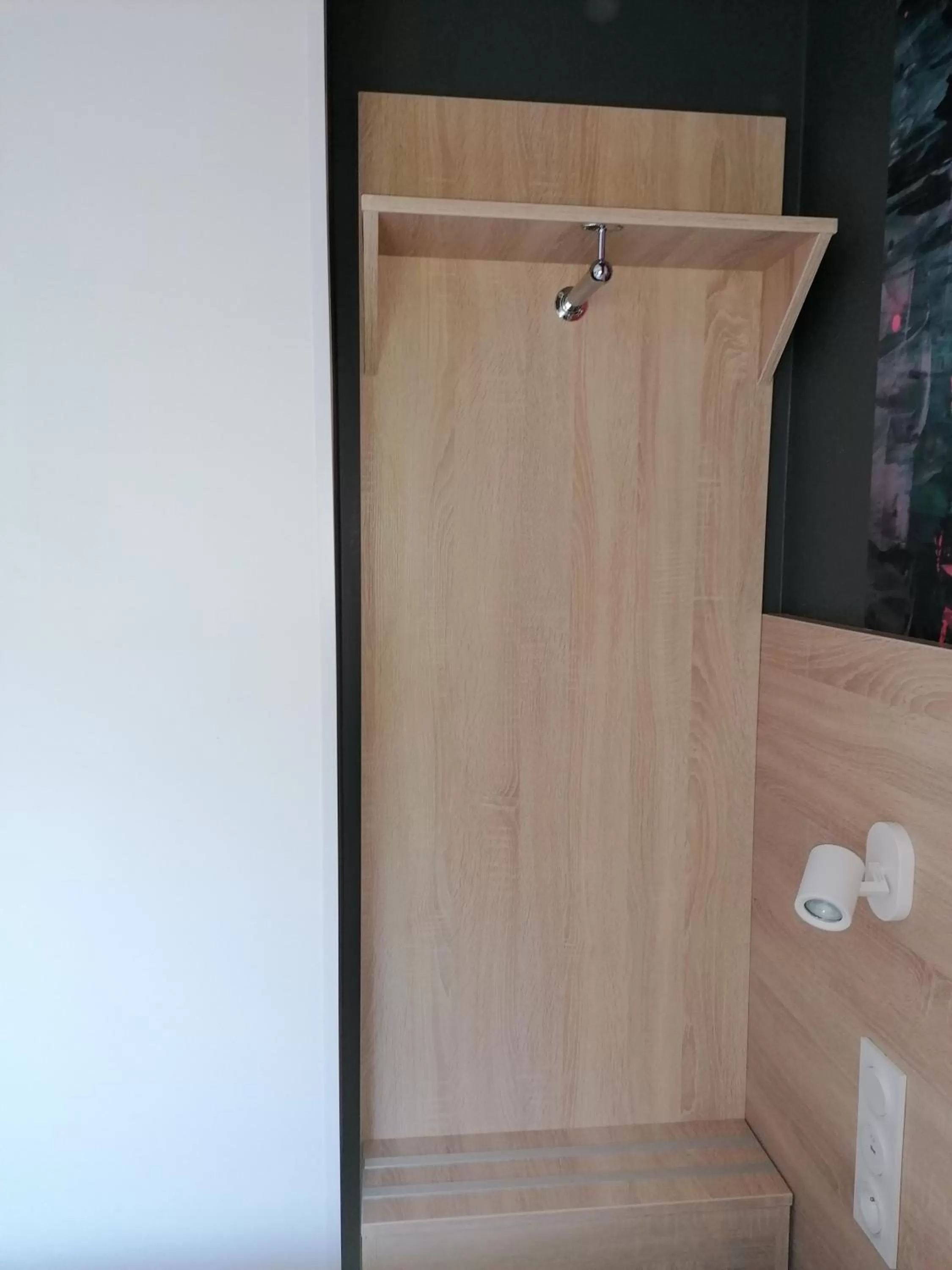 wardrobe in Kyriad Direct Martigues