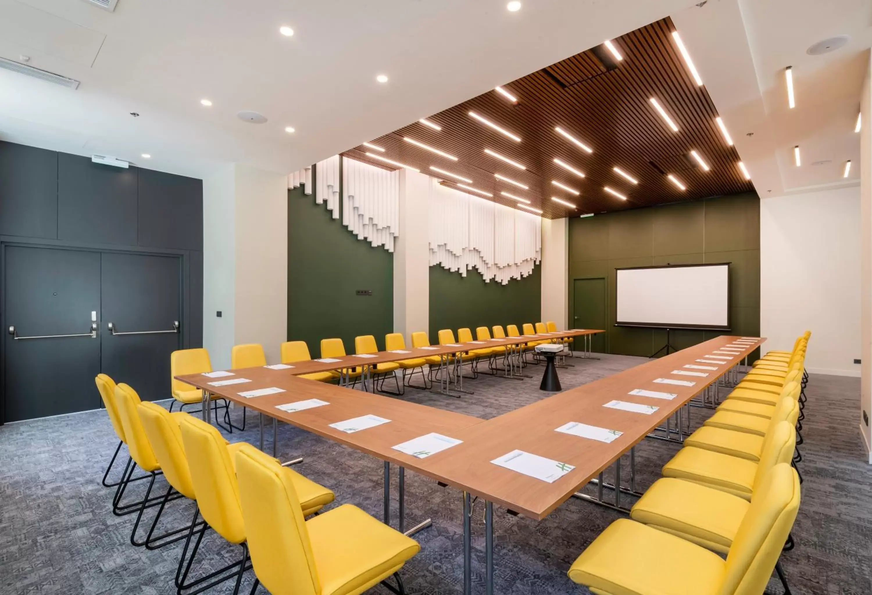 Meeting/conference room in Holiday Inn Yerevan - Republic Square, an IHG Hotel
