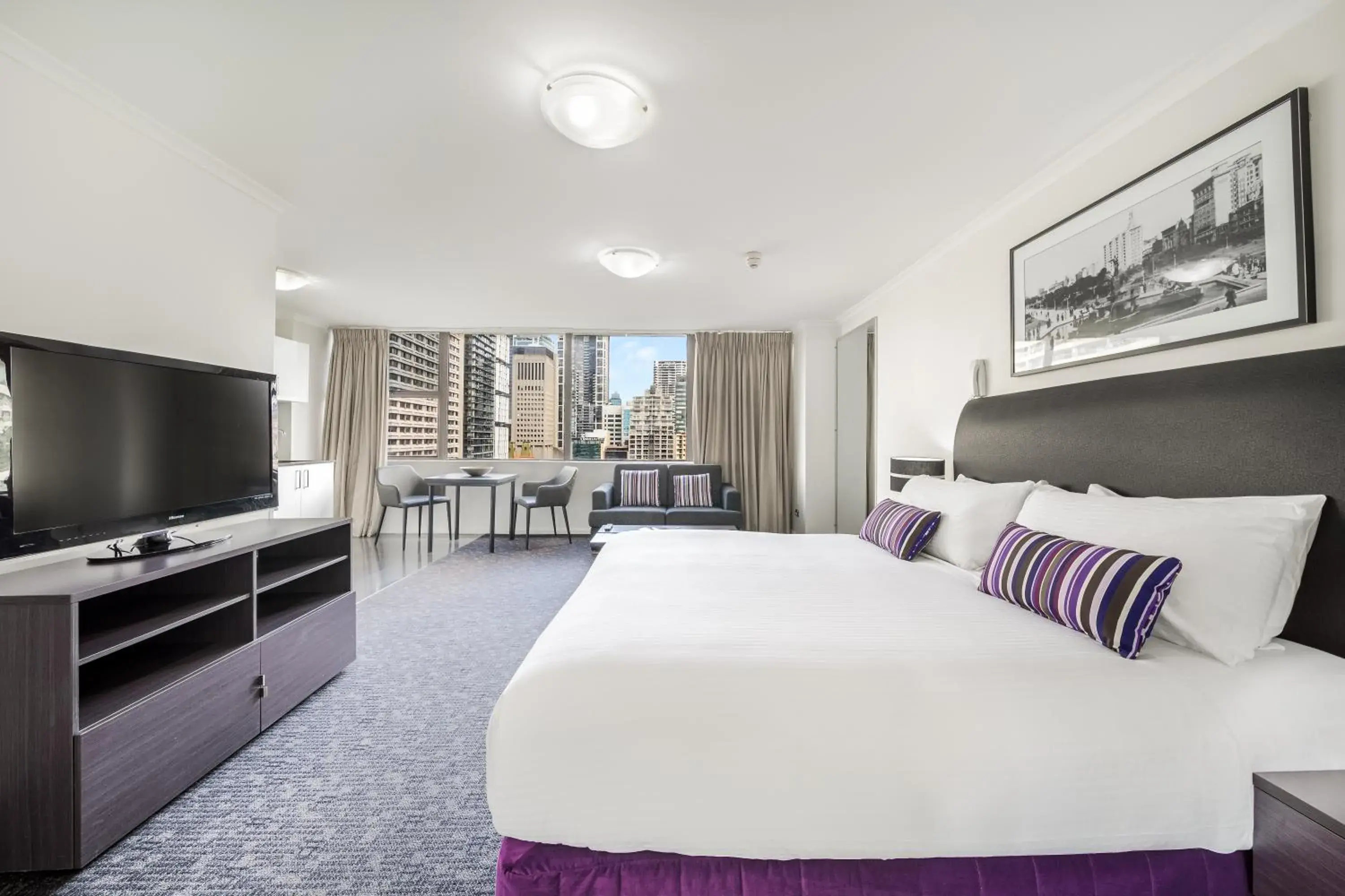 Photo of the whole room, TV/Entertainment Center in Oaks Sydney Hyde Park Suites