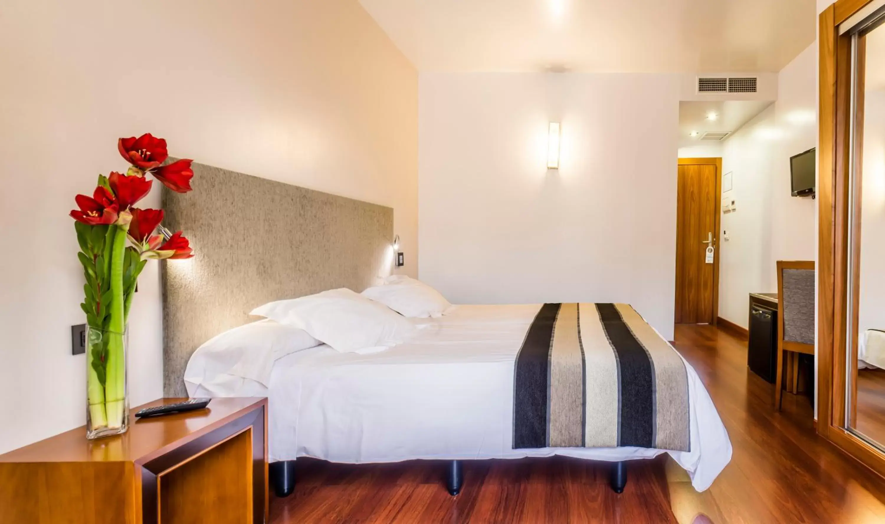 Bedroom, Bed in Monjas del Carmen Hotel