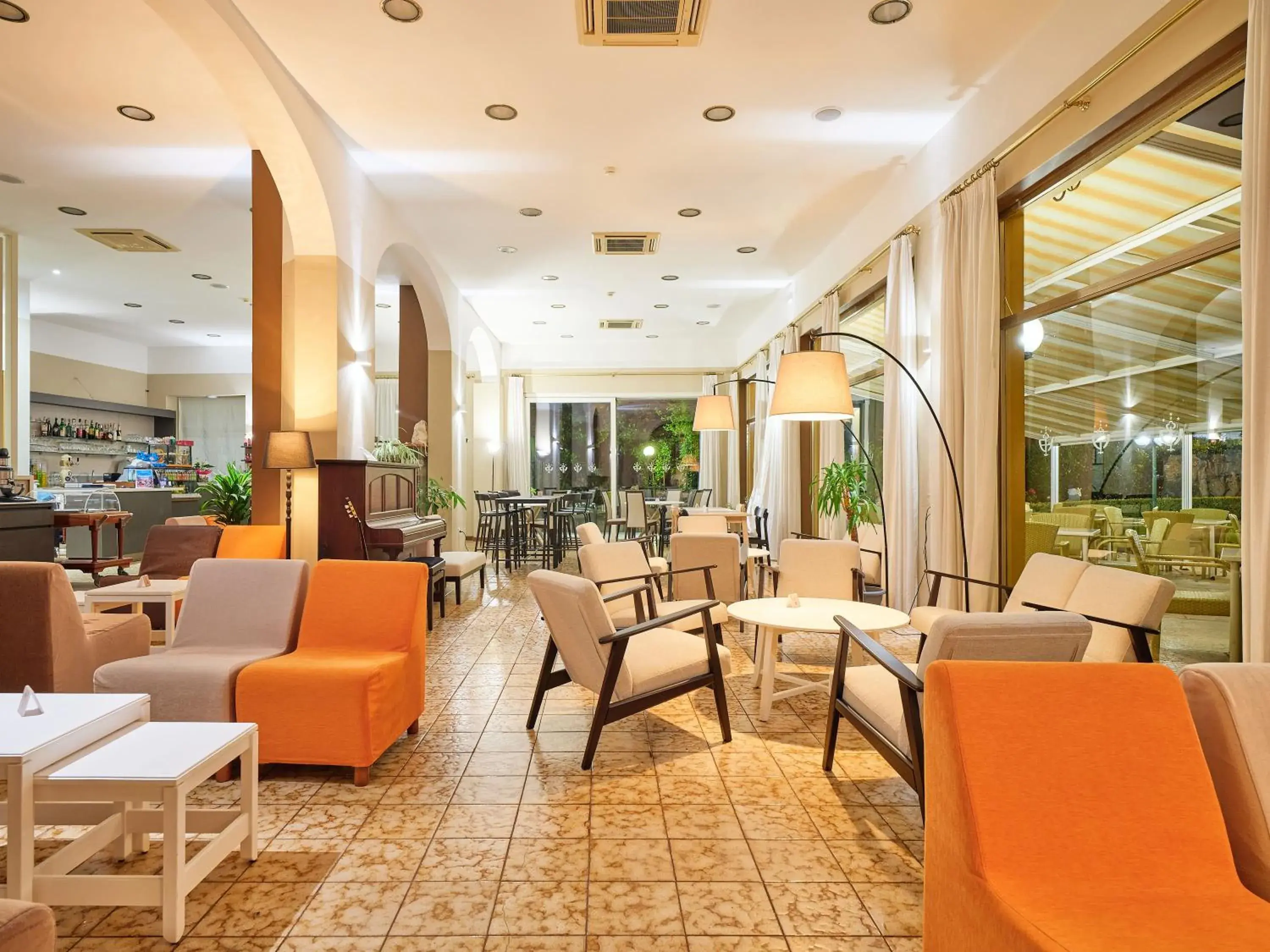 Restaurant/places to eat in Hotel Bisesti ***S