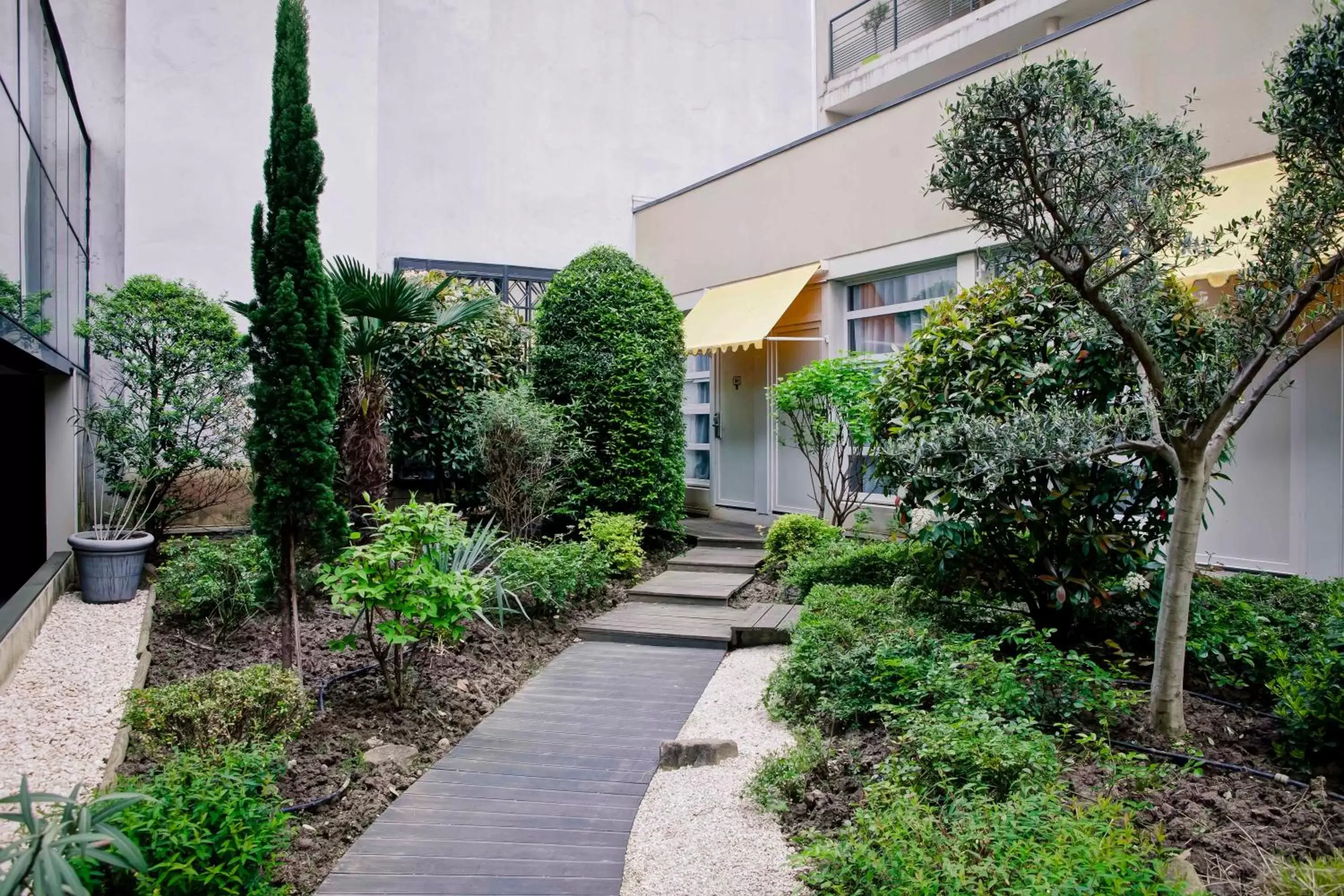 Garden, Property Building in Best Western Crequi Lyon Part Dieu