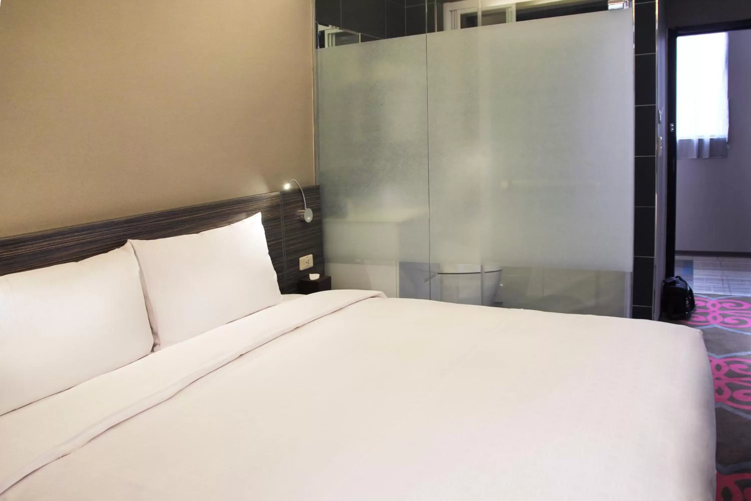 Bedroom, Bed in Capital Hotel SongShan