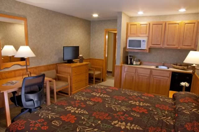 Photo of the whole room, Bed in Poulsbo Inn & Suites