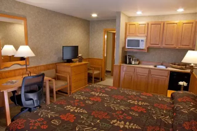 Photo of the whole room, TV/Entertainment Center in Poulsbo Inn & Suites