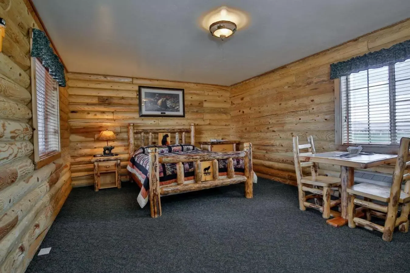 Bed, Seating Area in Wolf Den Log Cabin Motel and RV Park