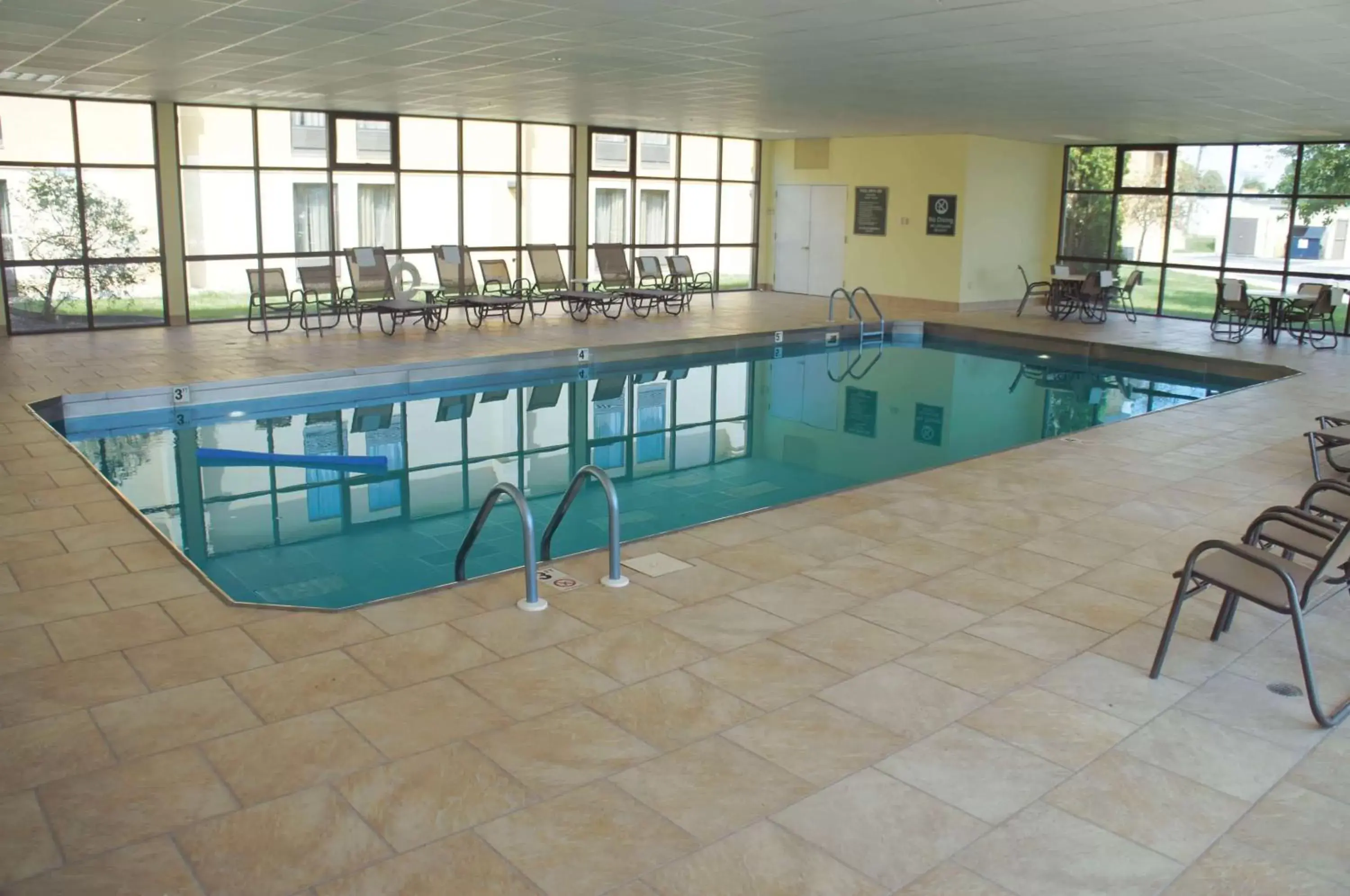 On site, Swimming Pool in La Quinta Inn by Wyndham Davenport & Conference Center