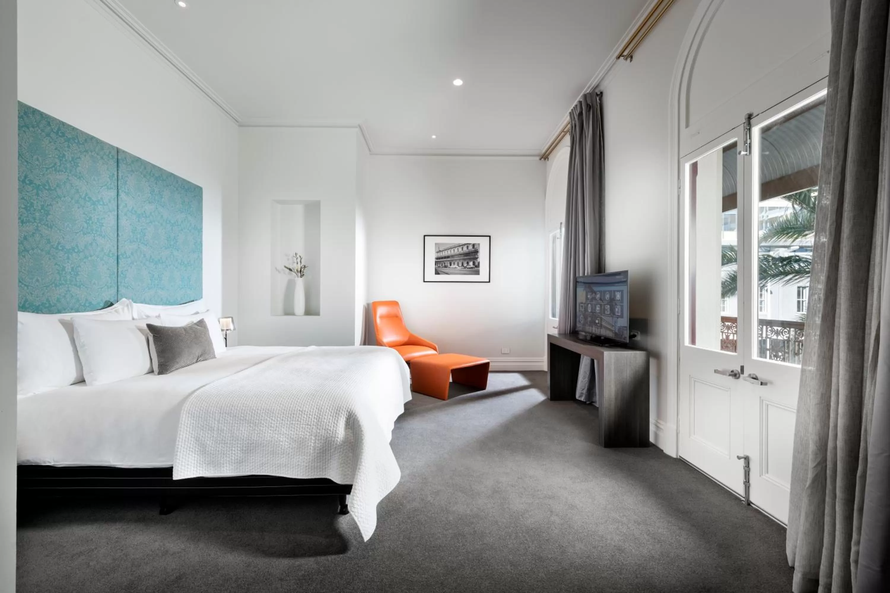 Photo of the whole room, Bed in The Melbourne Hotel