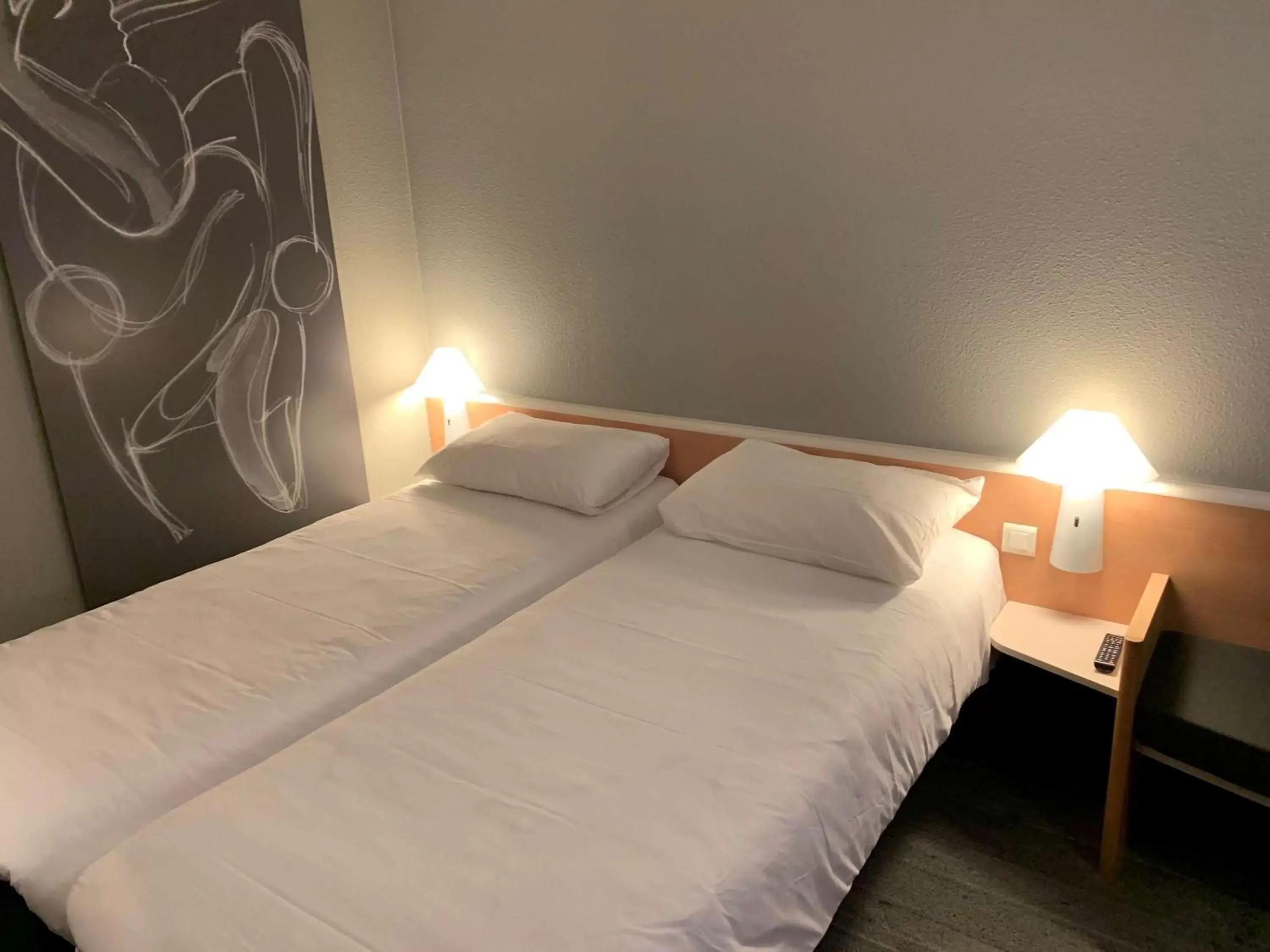 Photo of the whole room, Bed in Ibis Auray Photo of the whole room, Bed in Ibis Auray