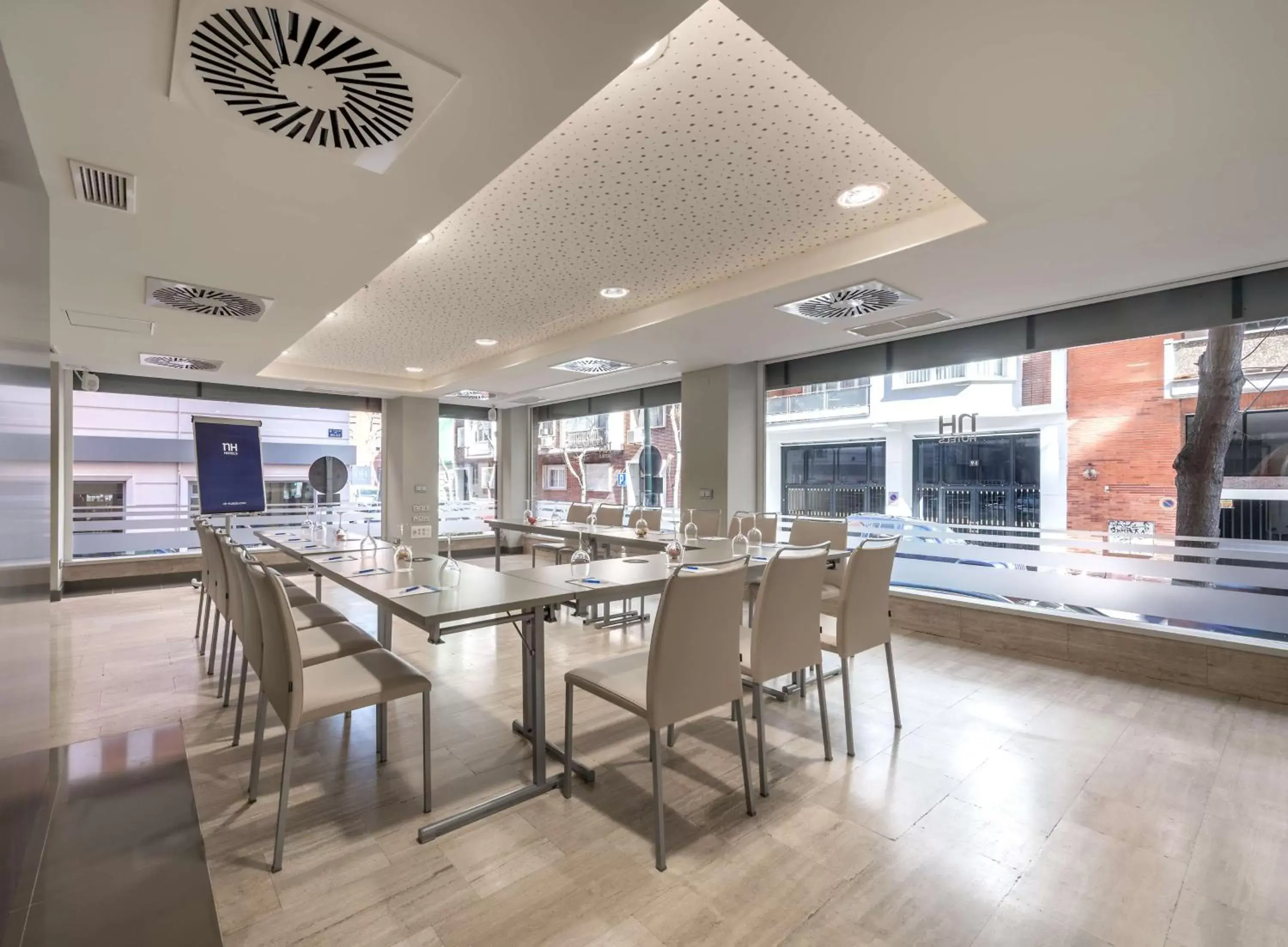 Meeting/conference room, Restaurant/Places to Eat in NH Madrid Zurbano