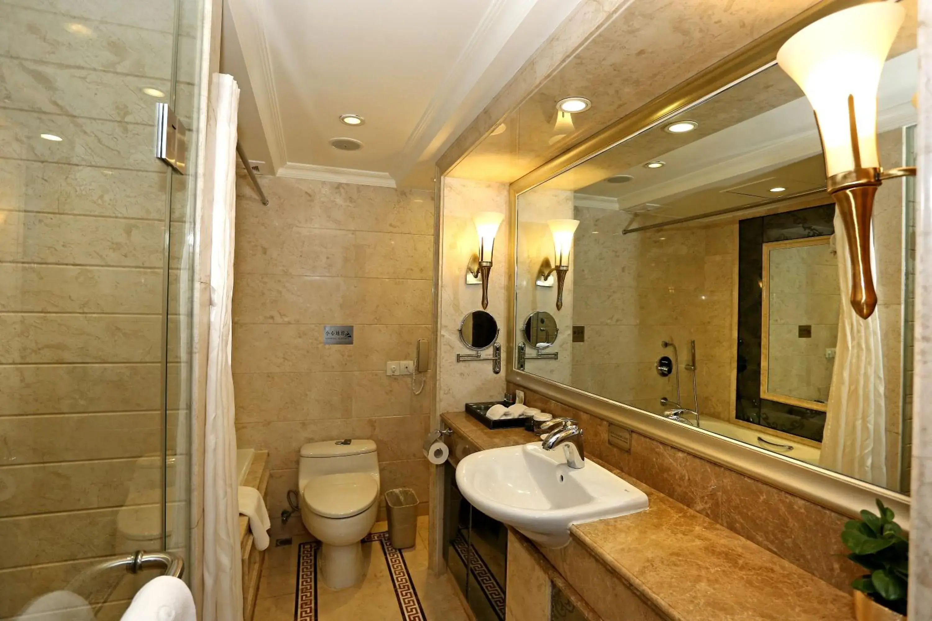 Bathroom in Grand Palace Hotel（Grand Hotel Management Group）