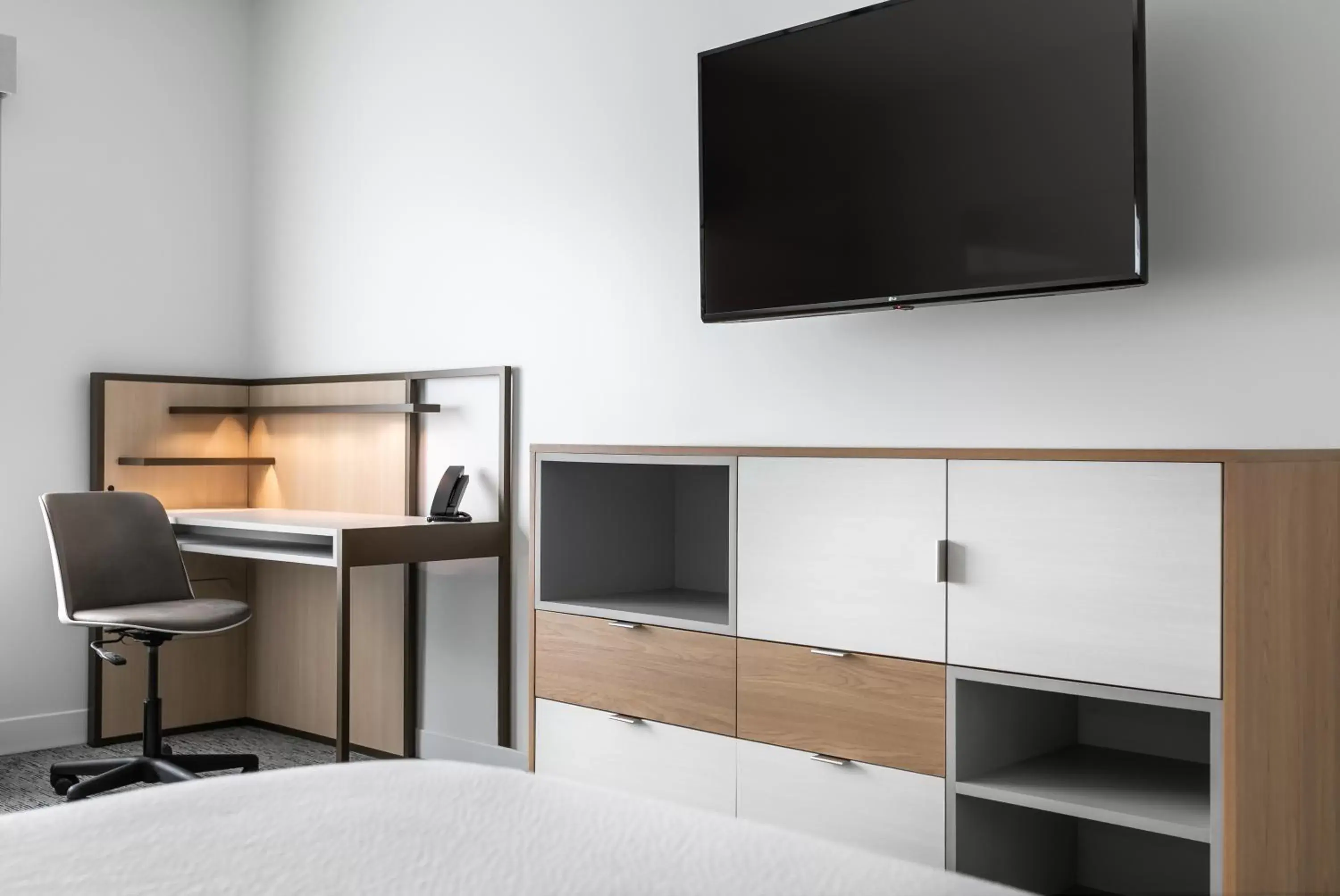 Bedroom, TV/Entertainment Center in TownePlace Suites by Marriott Nashville Midtown