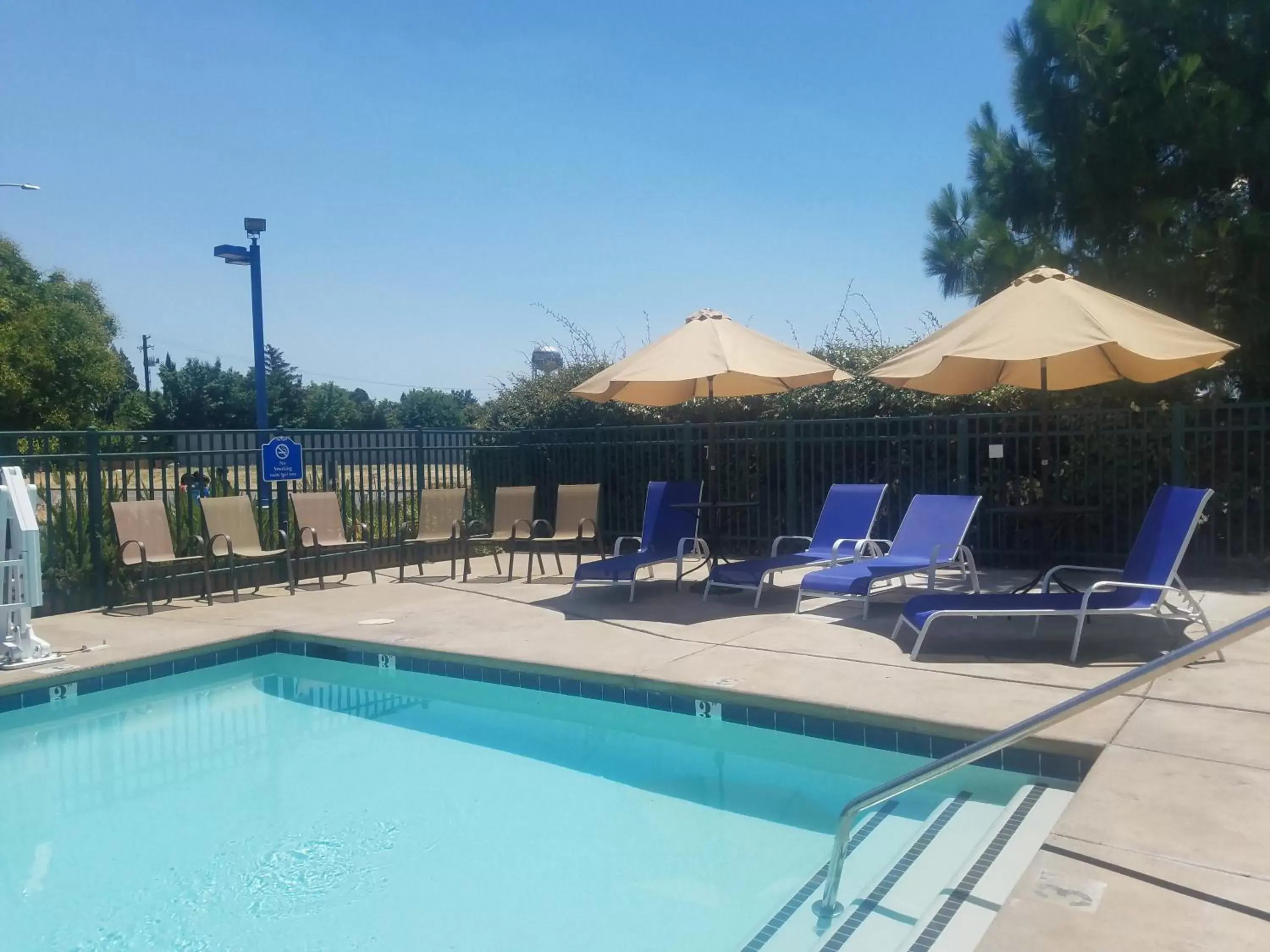 Summer, Swimming Pool in Quality Inn Yuba City-Marysville