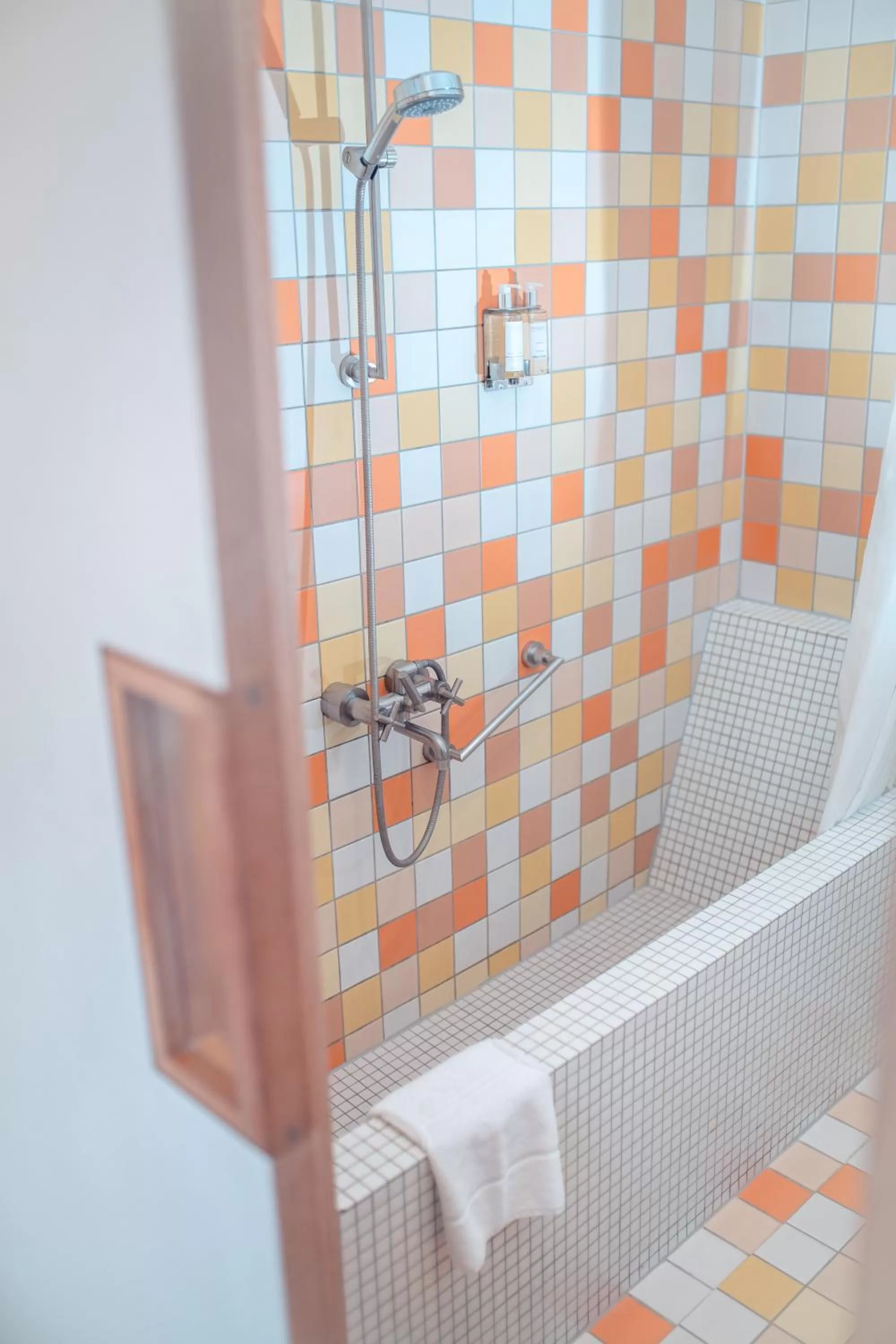Shower in Hotel Bleibtreu Berlin by Golden Tulip