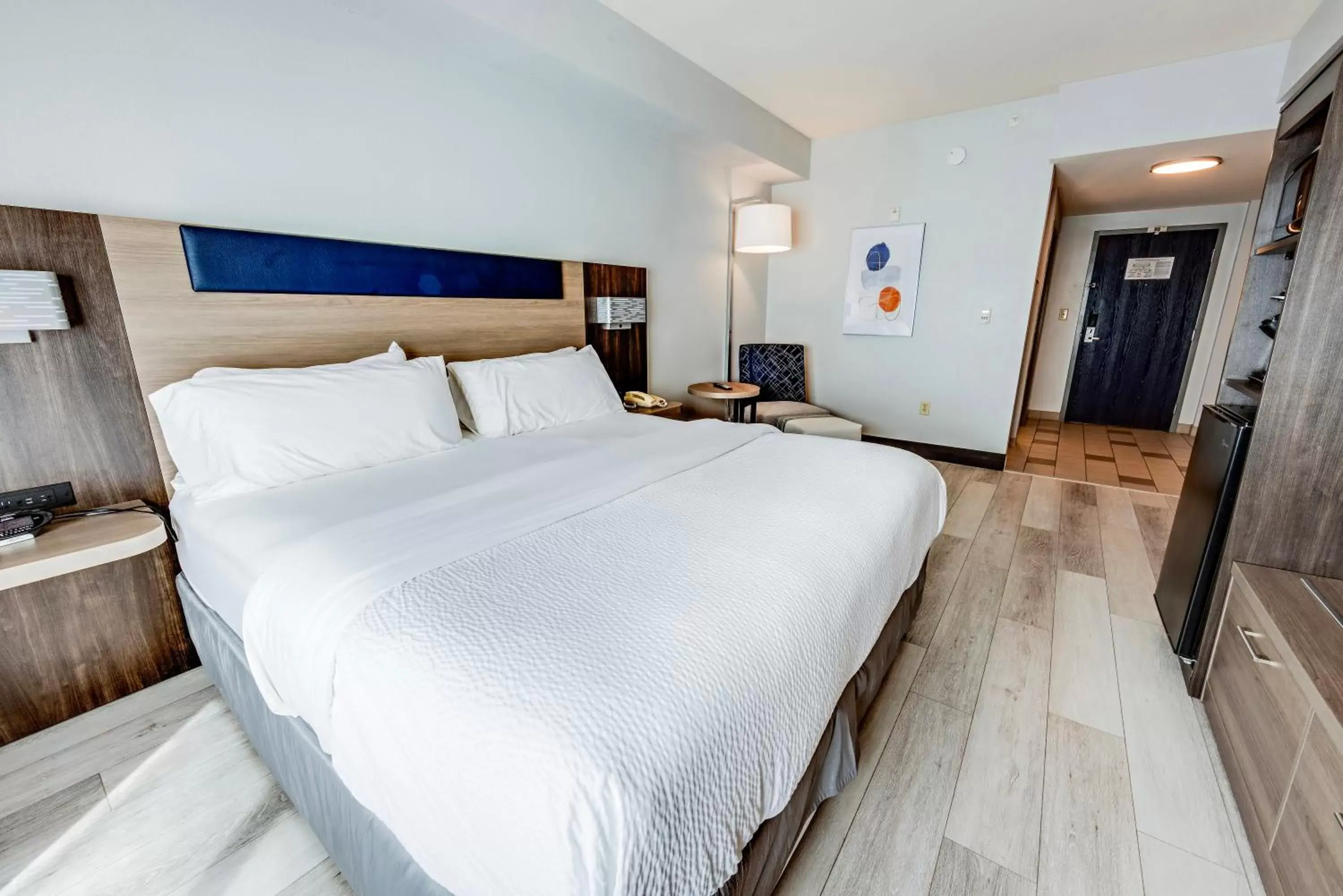 Bed in Holiday Inn Express Hotel & Suites Ohio State University- OSU Medical Center by IHG Bed in Holiday Inn Express Hotel & Suites Ohio State University- OSU Medical Center by IHG