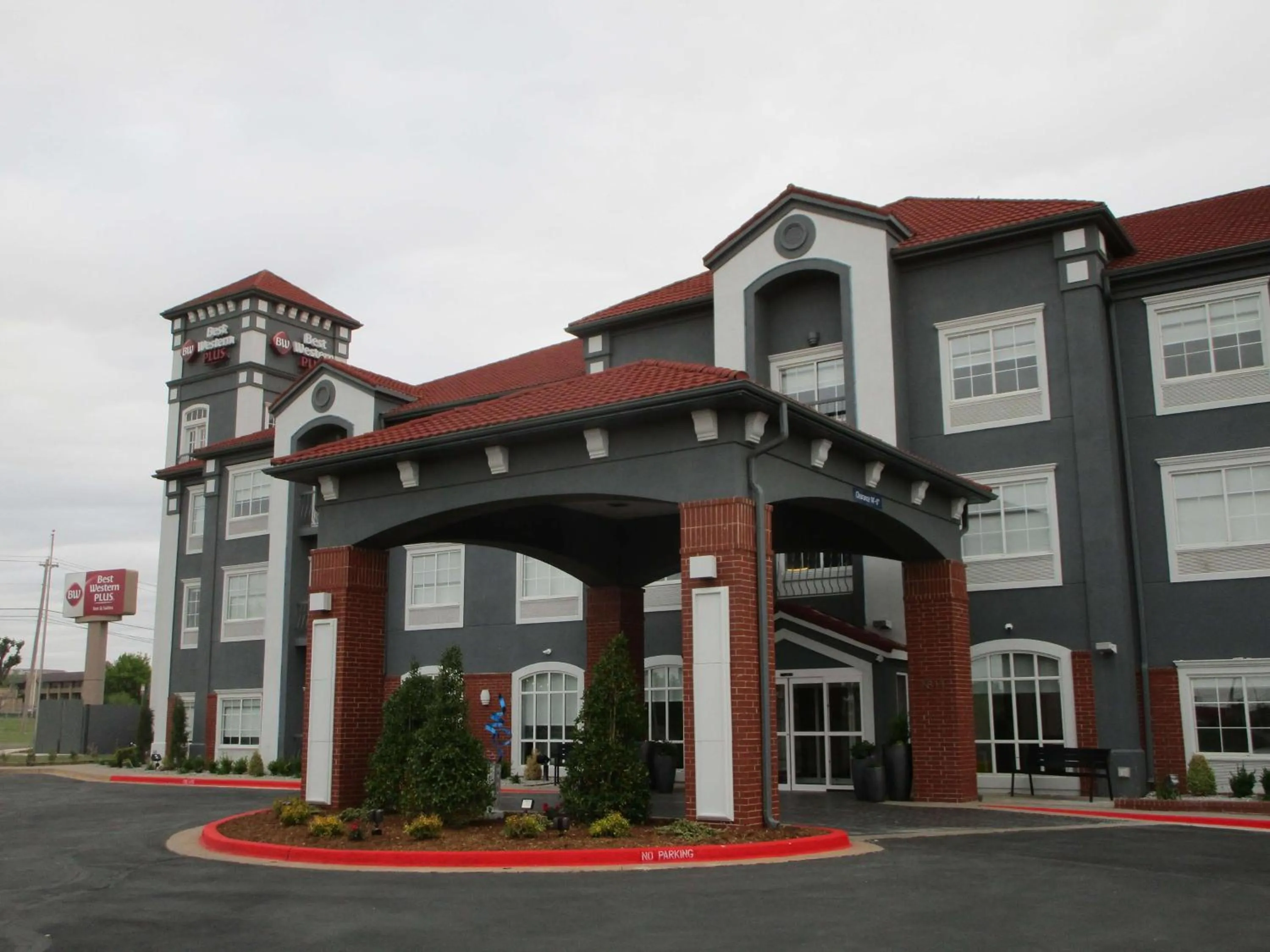 Property building in Best Western Plus Oklahoma City Northwest Inn & Suites