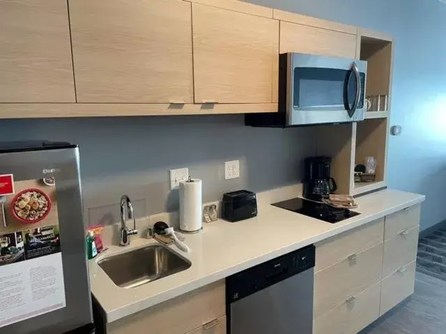 kitchen, Kitchen/Kitchenette in TownePlace Suites By Marriott Rochester Mayo Clinic Area