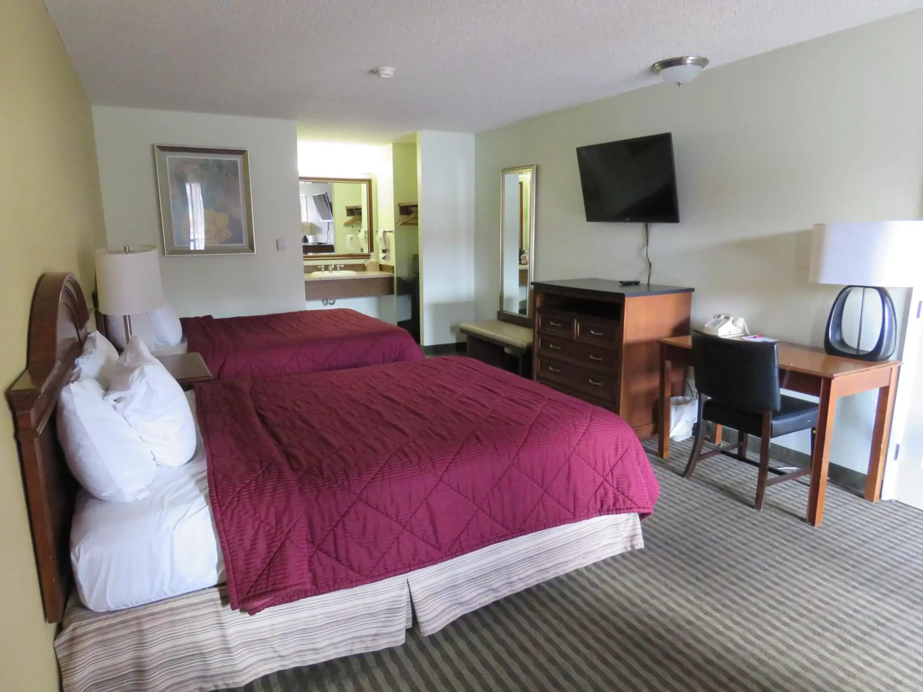 Bedroom in Thunderbird Motel