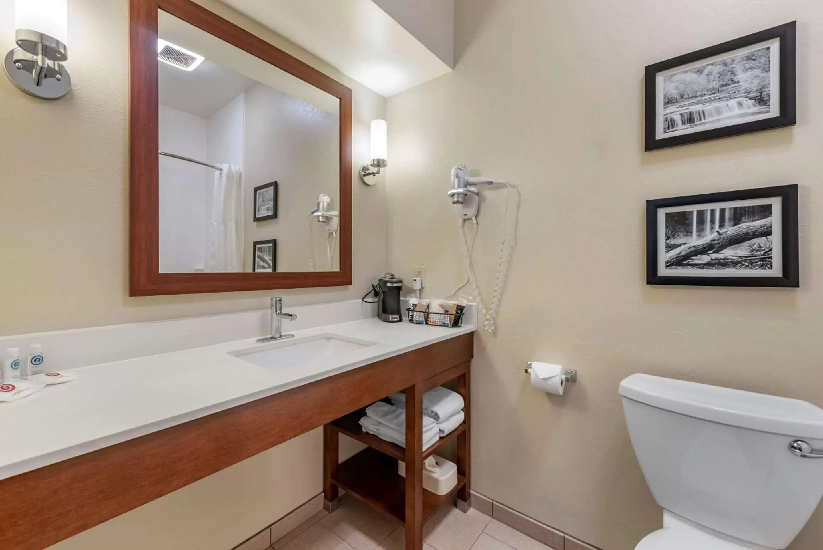 Bathroom in Comfort Inn Crawfordsville