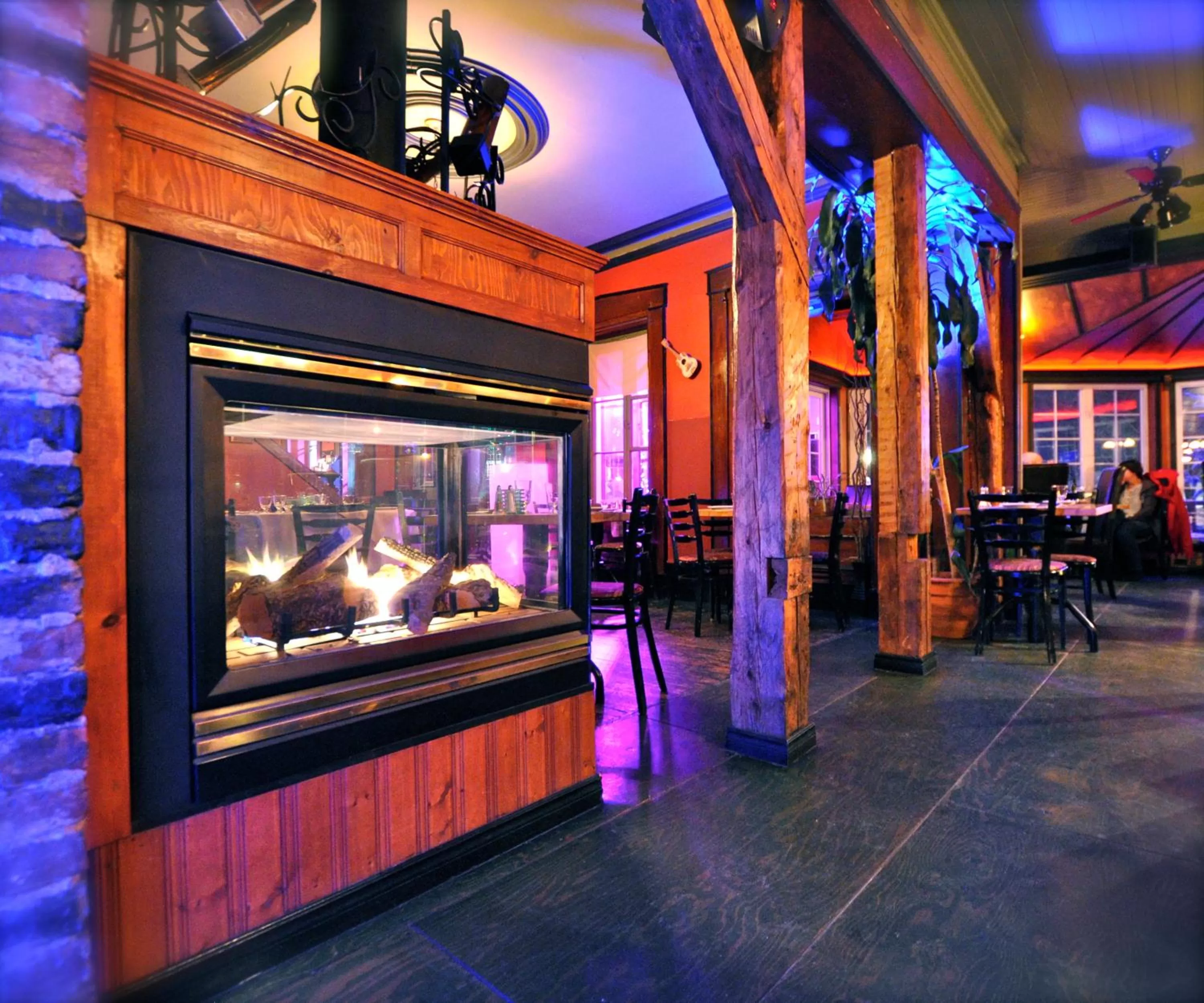 Restaurant/places to eat, TV/Entertainment Center in Orange Bistro