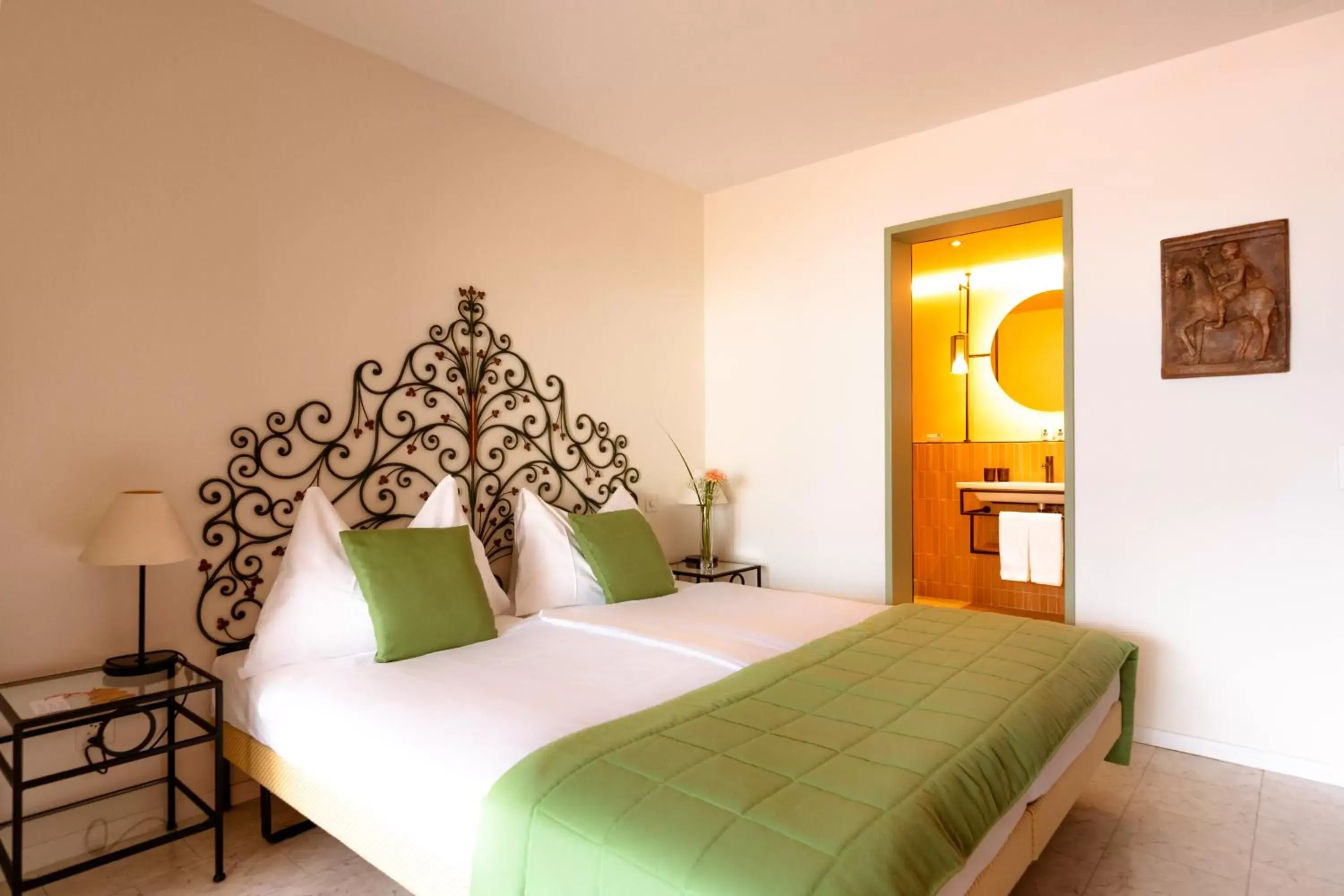 Bed in Suiten-Hotel Sunstar Brissago