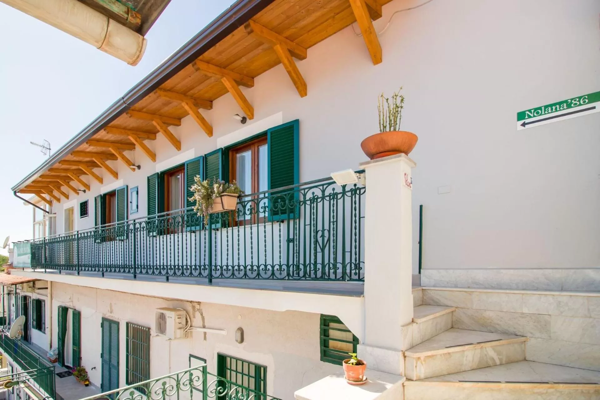 Property building in Nolana '86