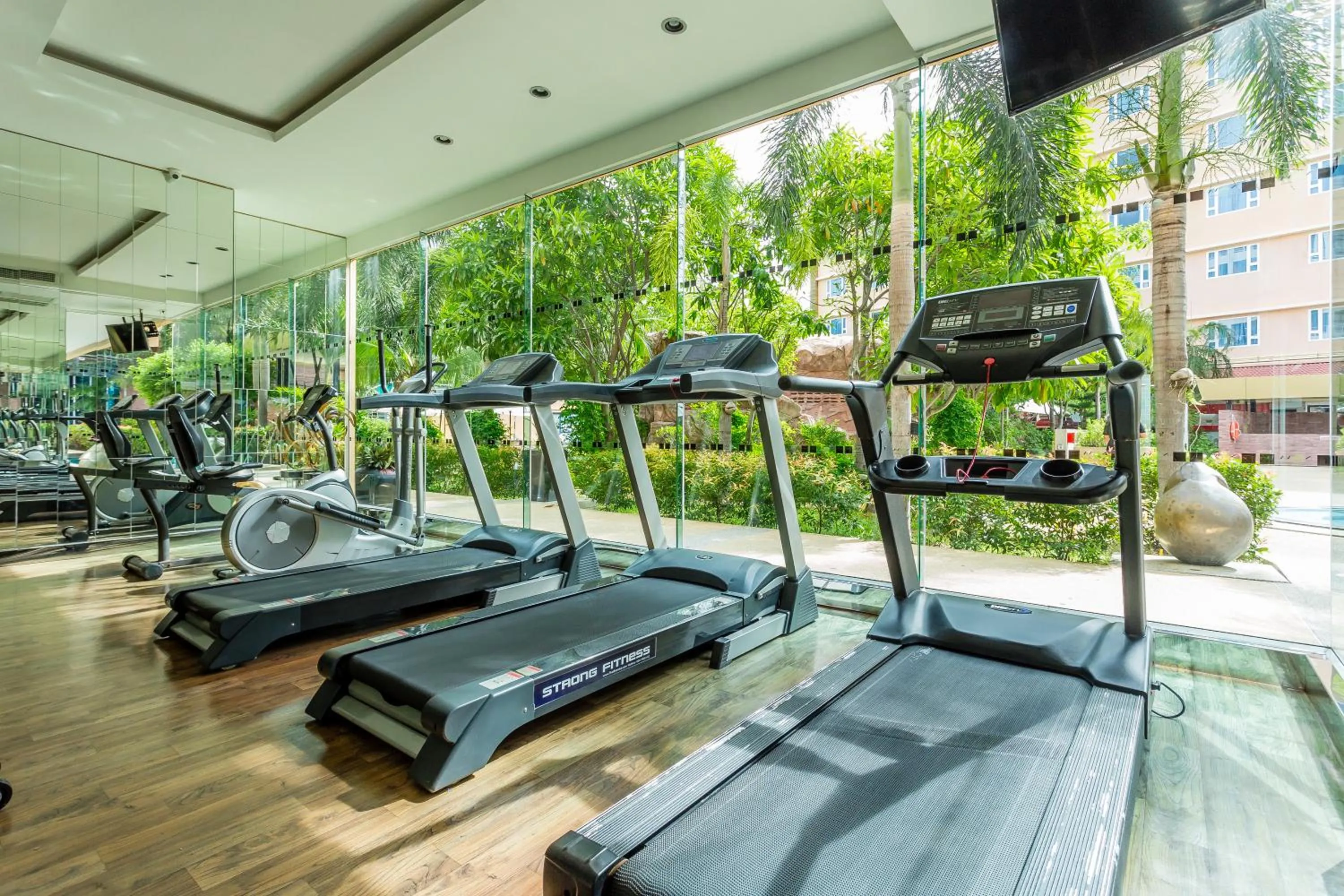 Fitness centre/facilities in Nova Platinum Hotel