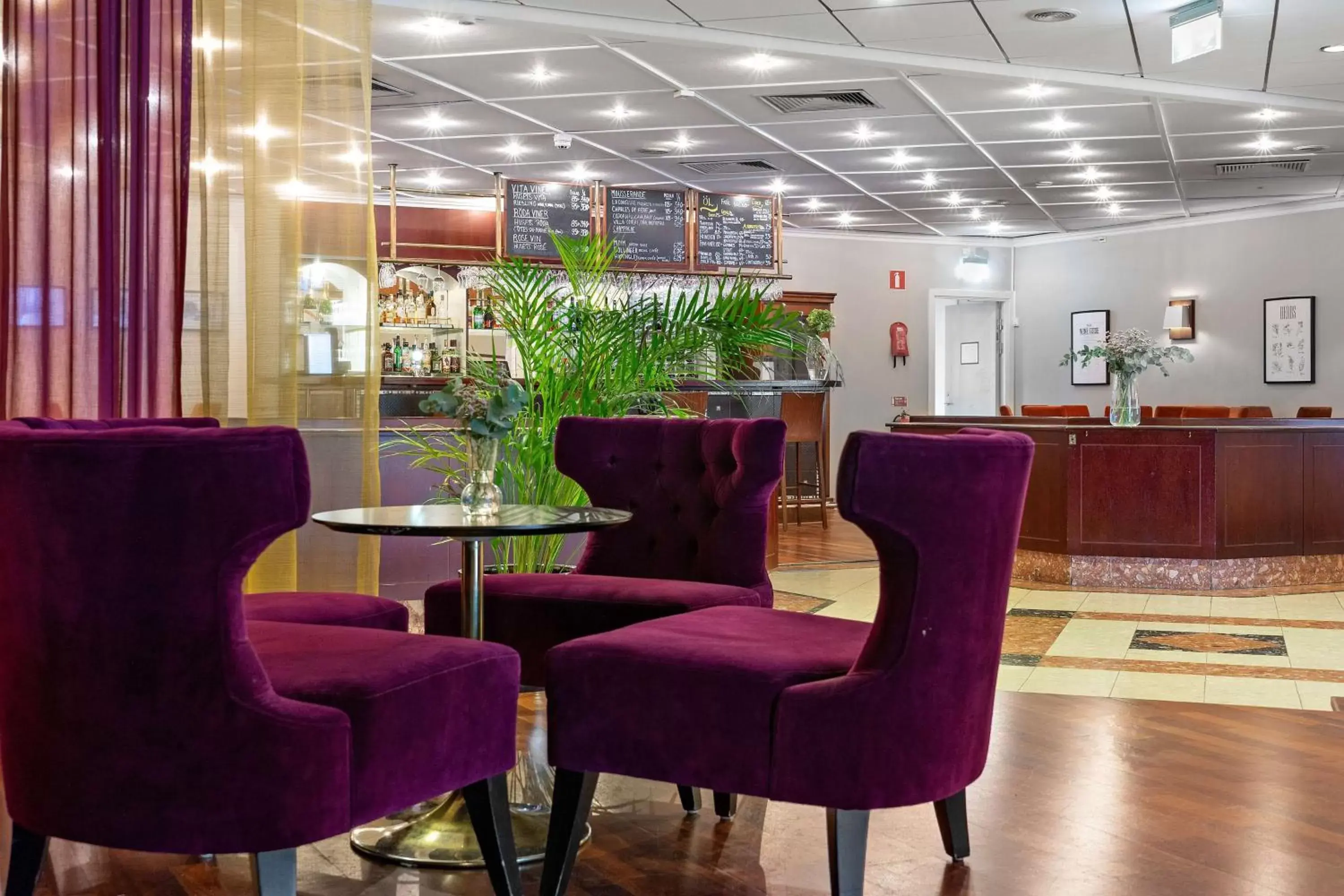 Lobby or reception in Best Western Royal Star