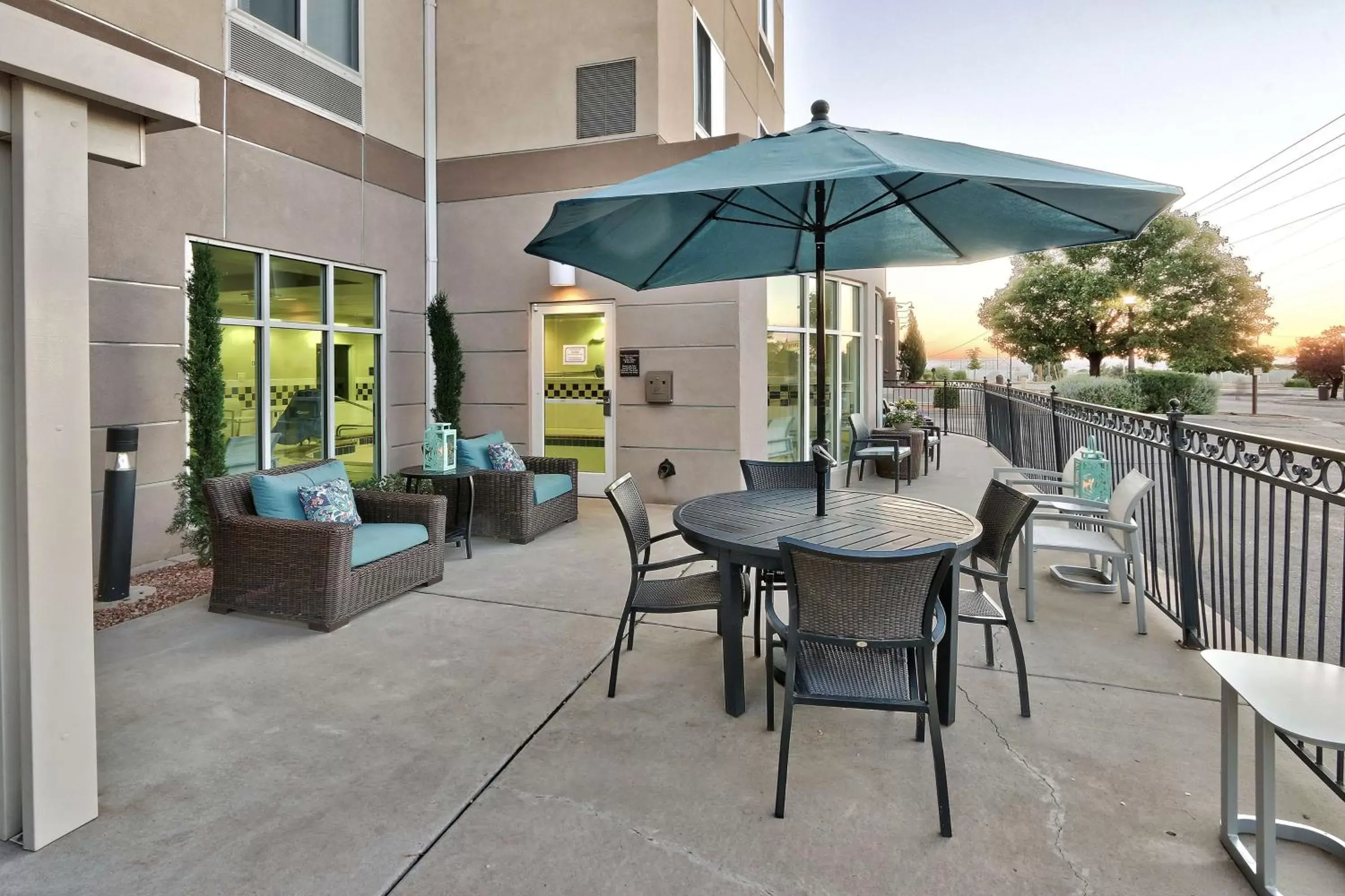 Patio in Hilton Garden Inn Albuquerque/Journal Center