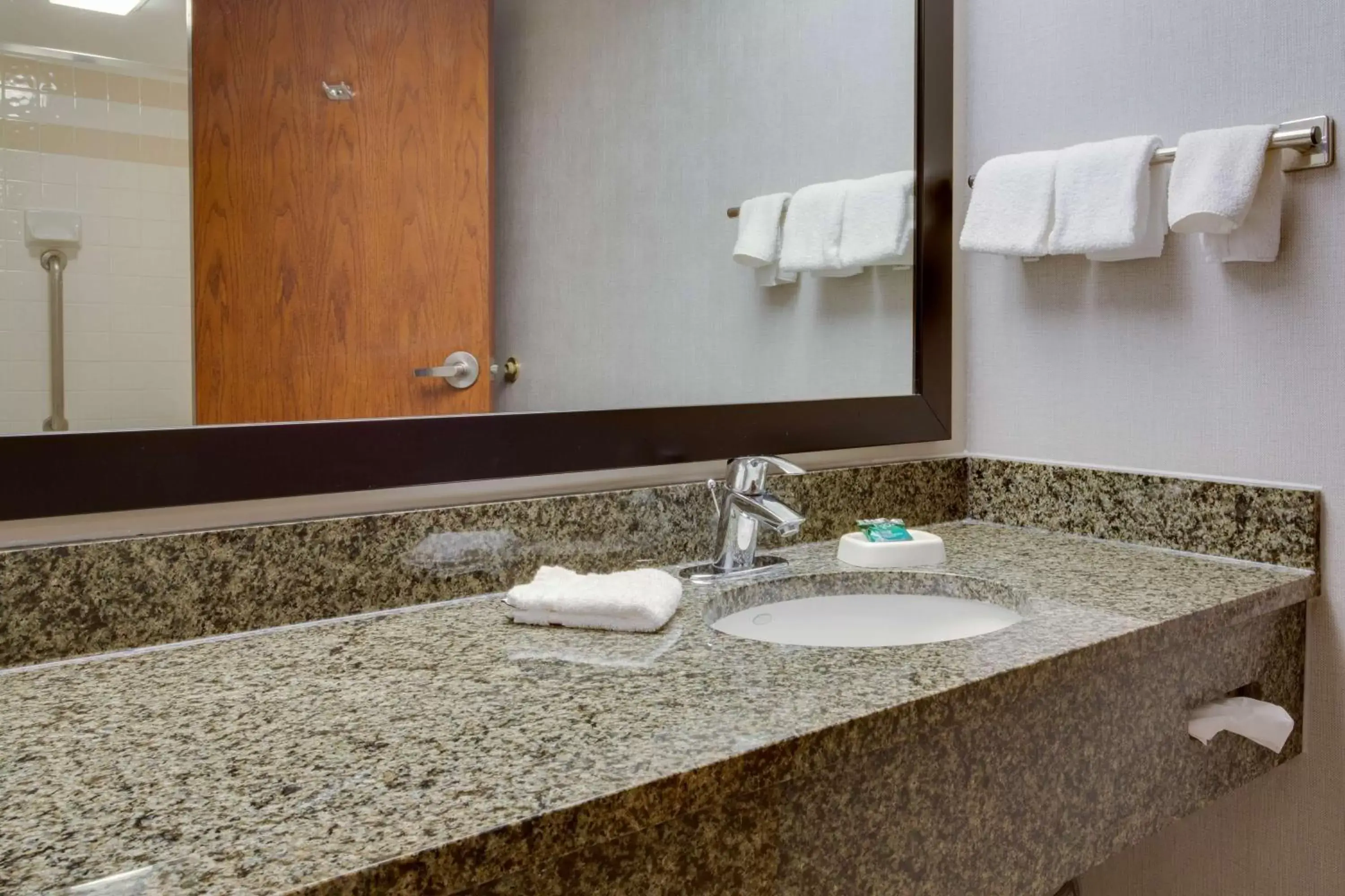 Bathroom in Drury Plaza Hotel San Antonio Airport