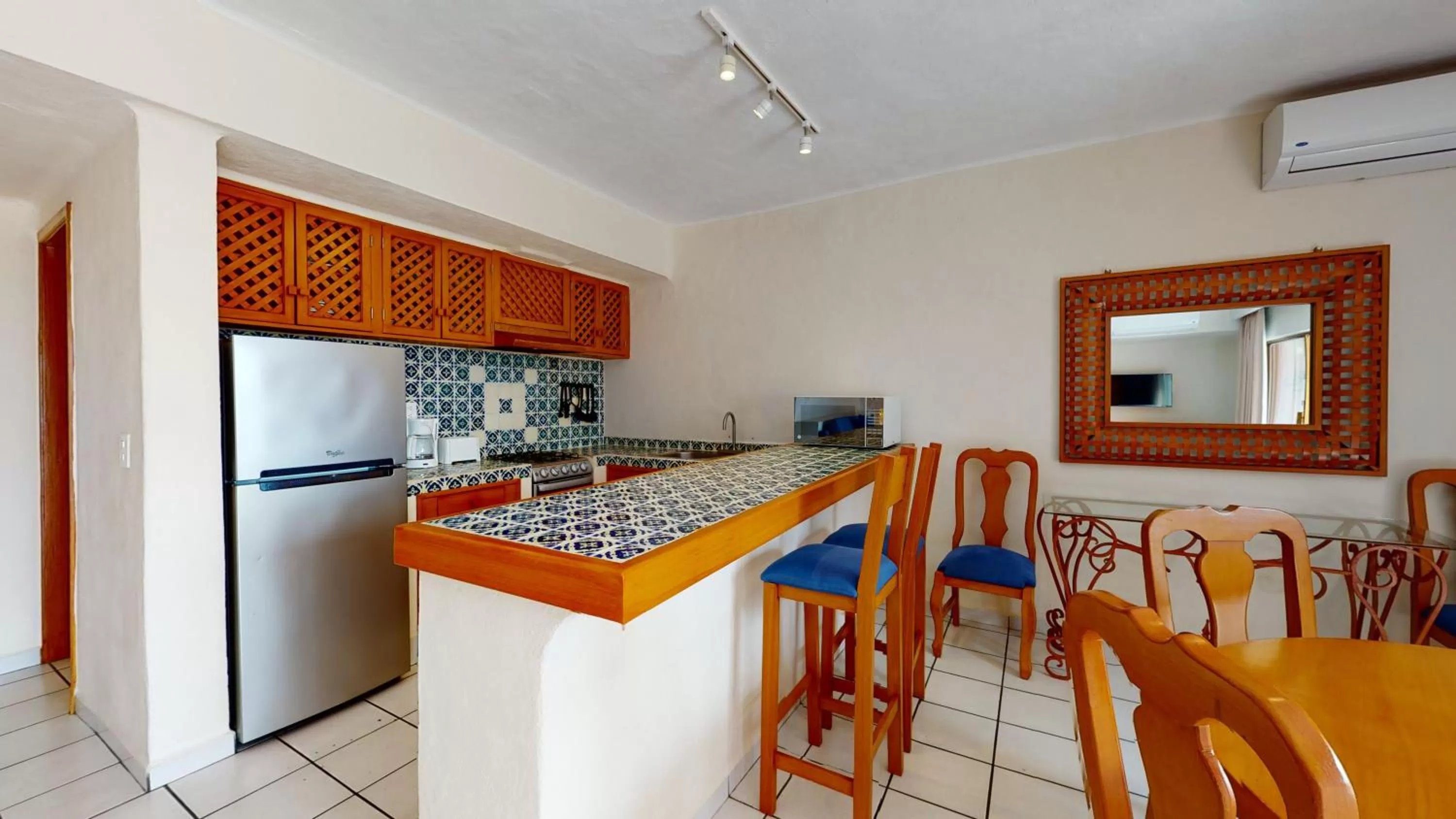 Kitchen or kitchenette in Park Royal Homestay Los Tules Puerto Vallarta