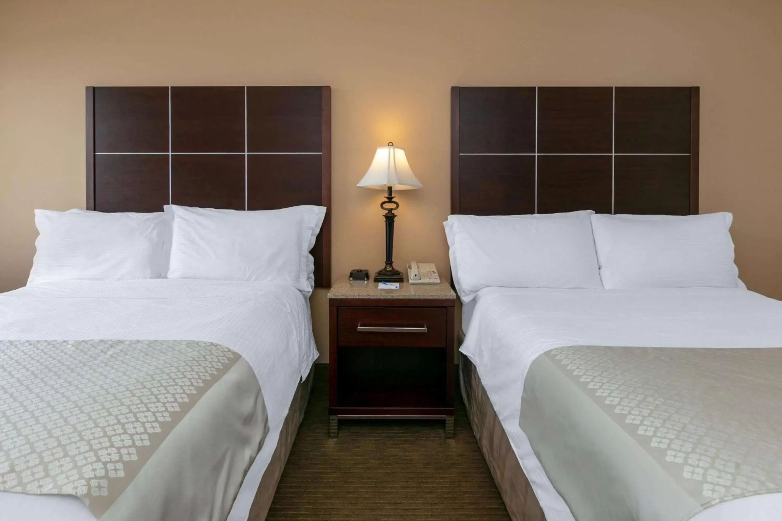 Photo of the whole room, Bed in Wyndham Riverfront Hotel