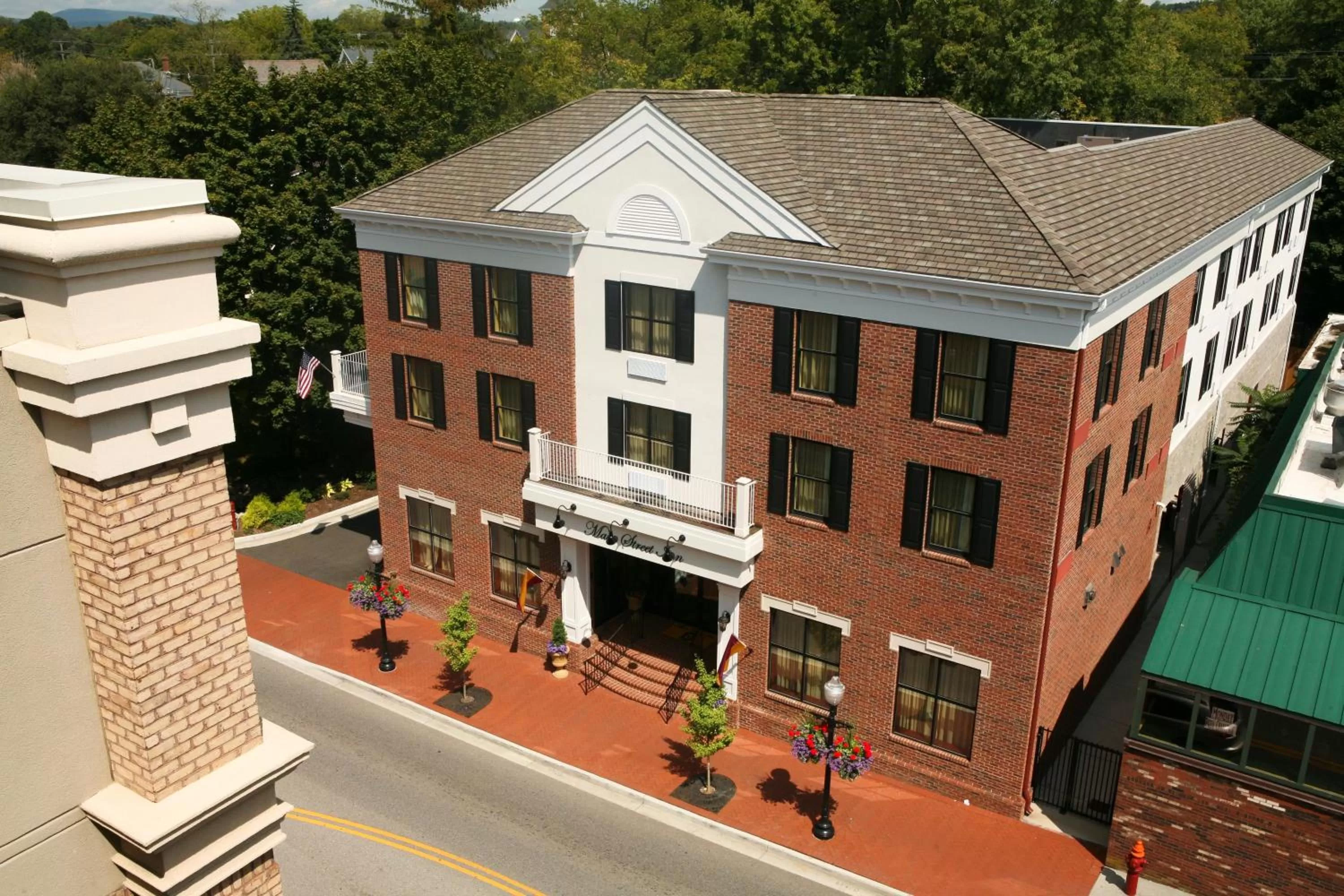 Street view in Main Street Inn Blacksburg