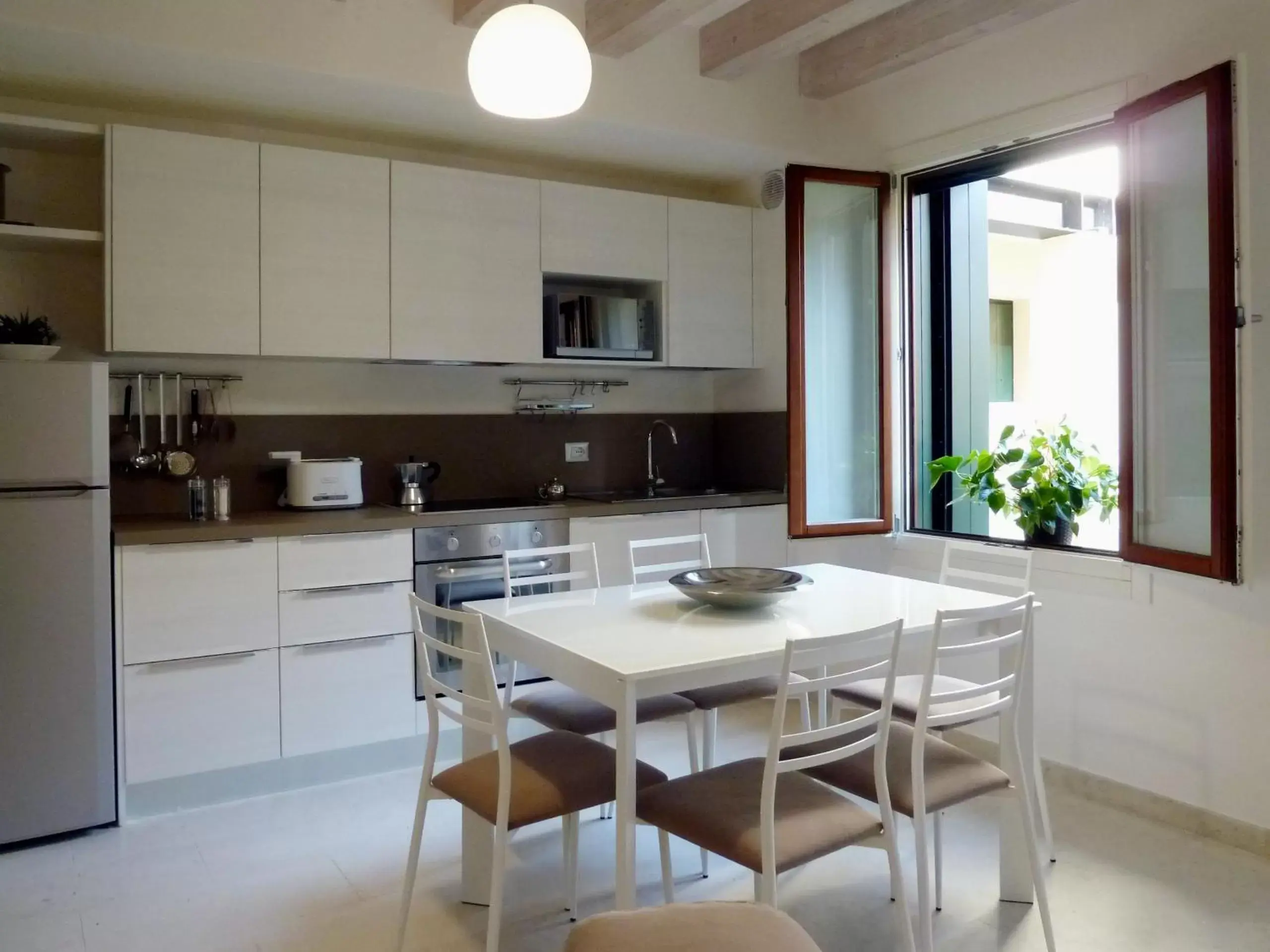 View (from property/room), Kitchen/Kitchenette in Ca' Degli Antichi Giardini Apartments