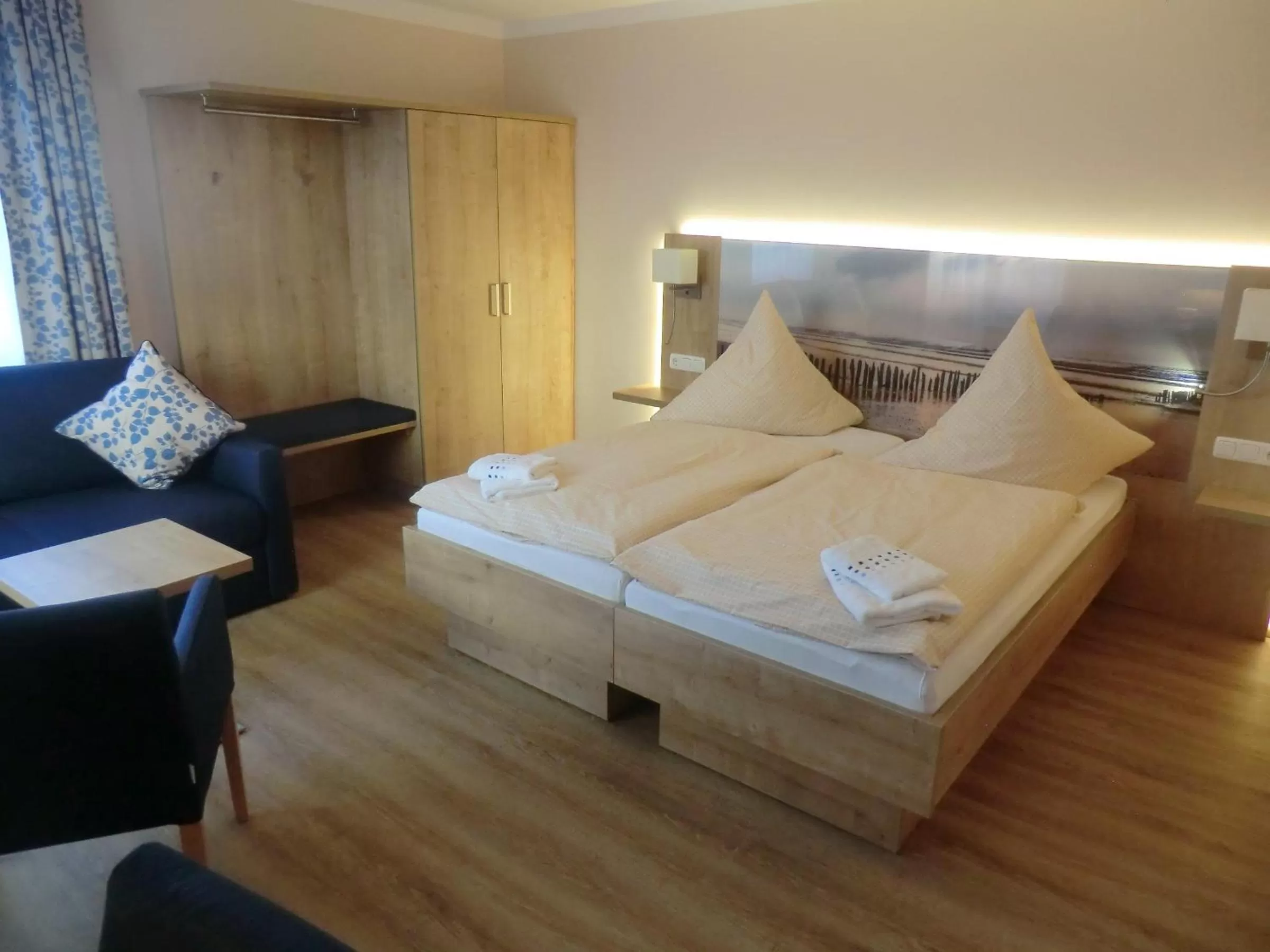Photo of the whole room, Bed in Hotel Pension Am Hafen