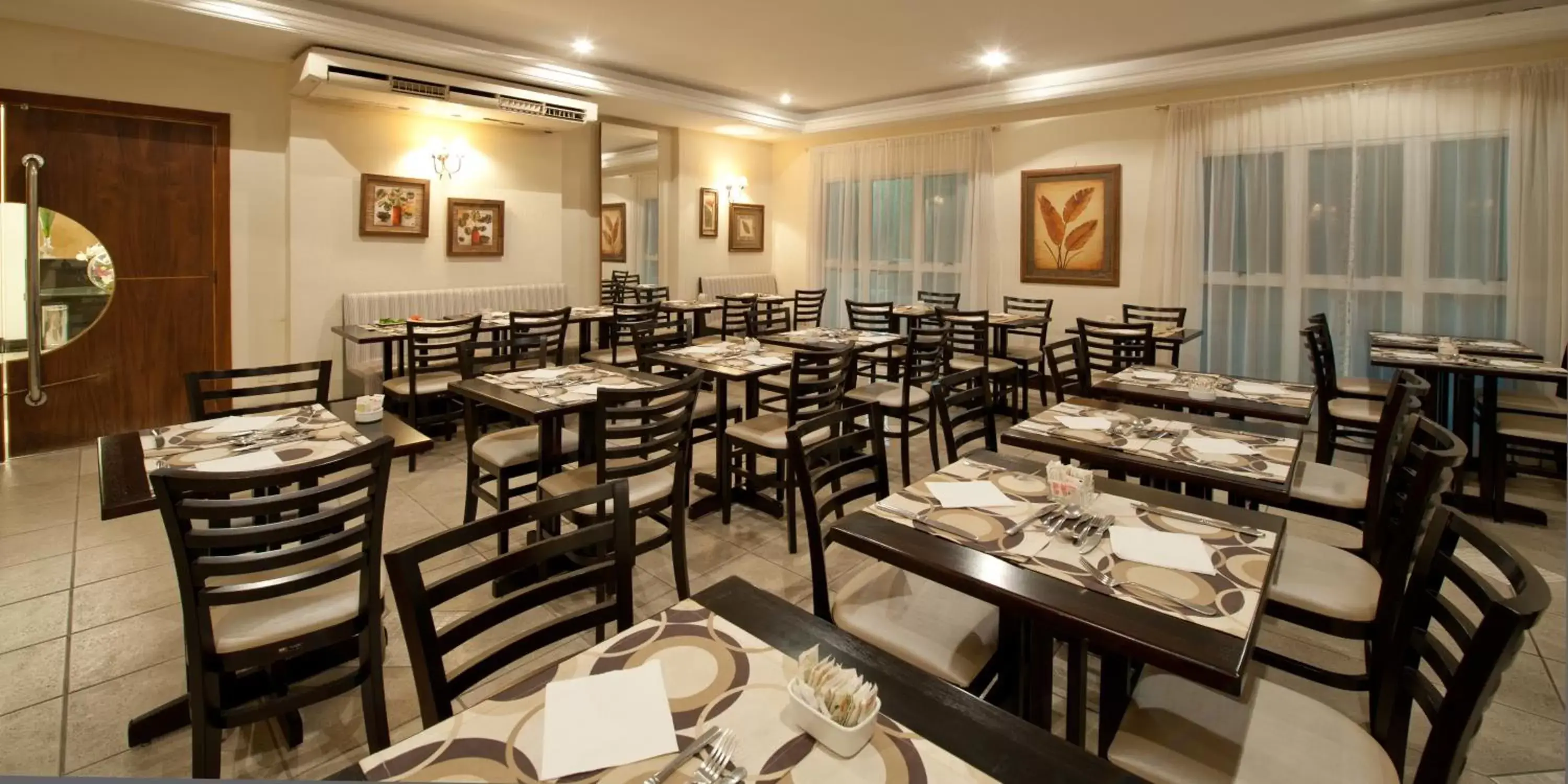 Restaurant/places to eat in Hotel Sequóia Alphaville Restaurant/places to eat in Hotel Sequóia Alphaville