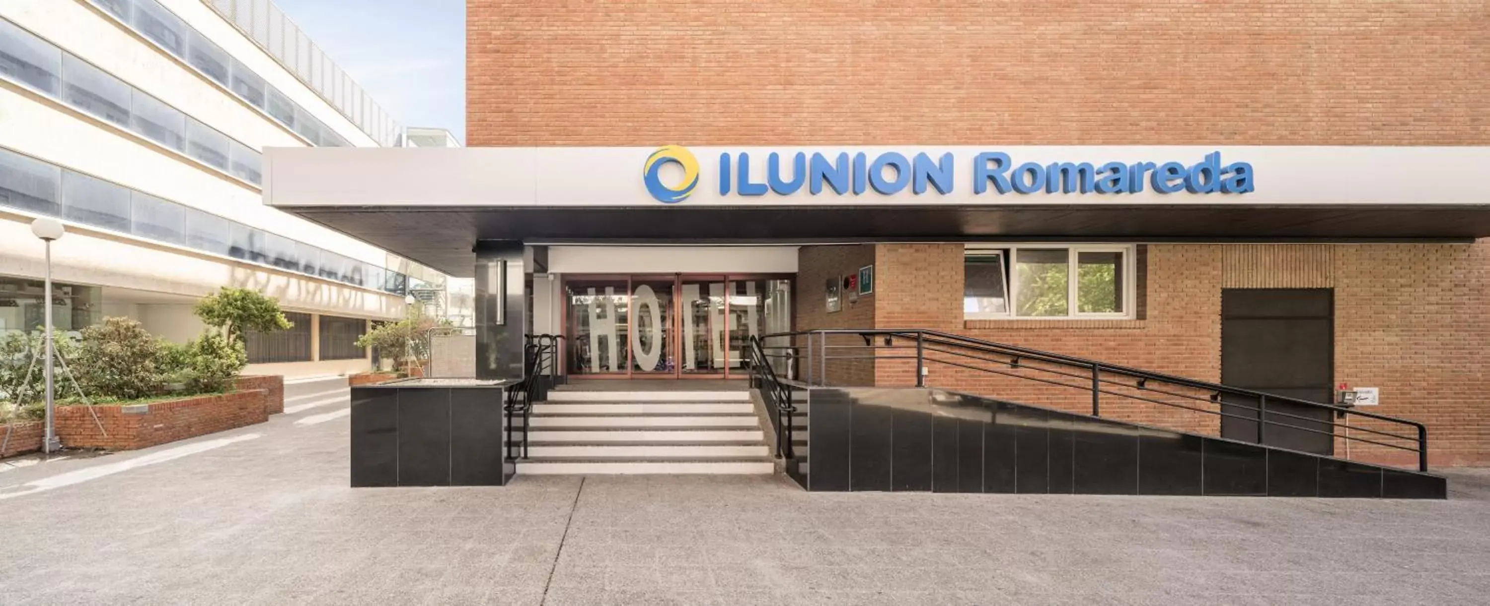 Property building in Ilunion Romareda