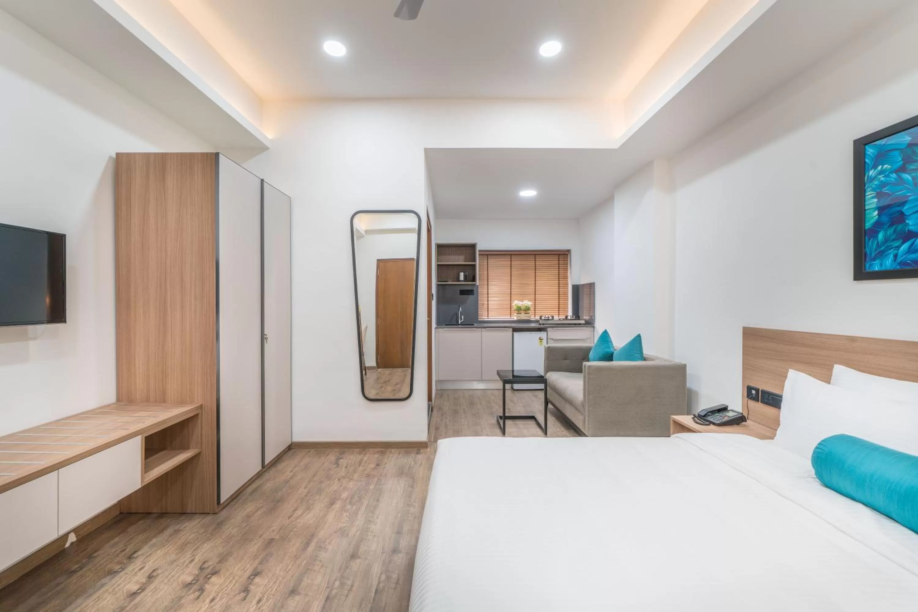 TV and multimedia, Bed in SKYLA Studios & Suites - Jubilee Hills