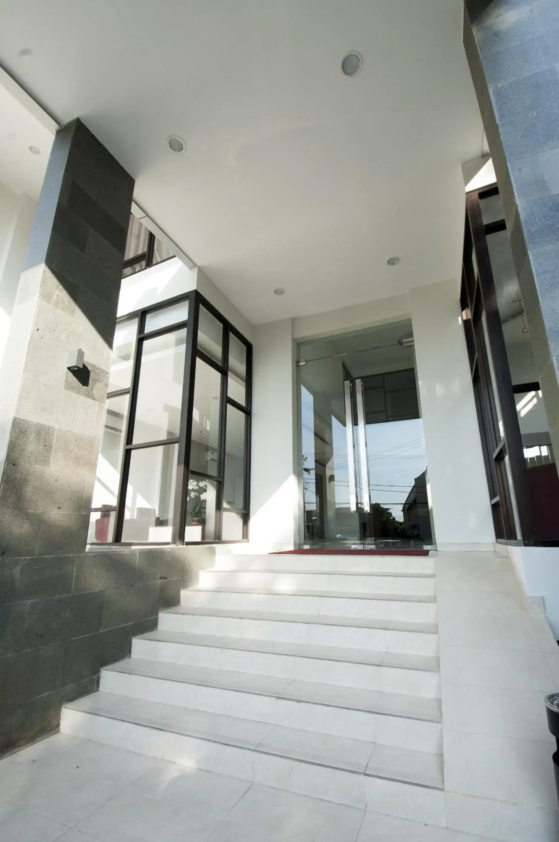 Facade/entrance in Genio Hotel Manado Facade/entrance in Genio Hotel Manado