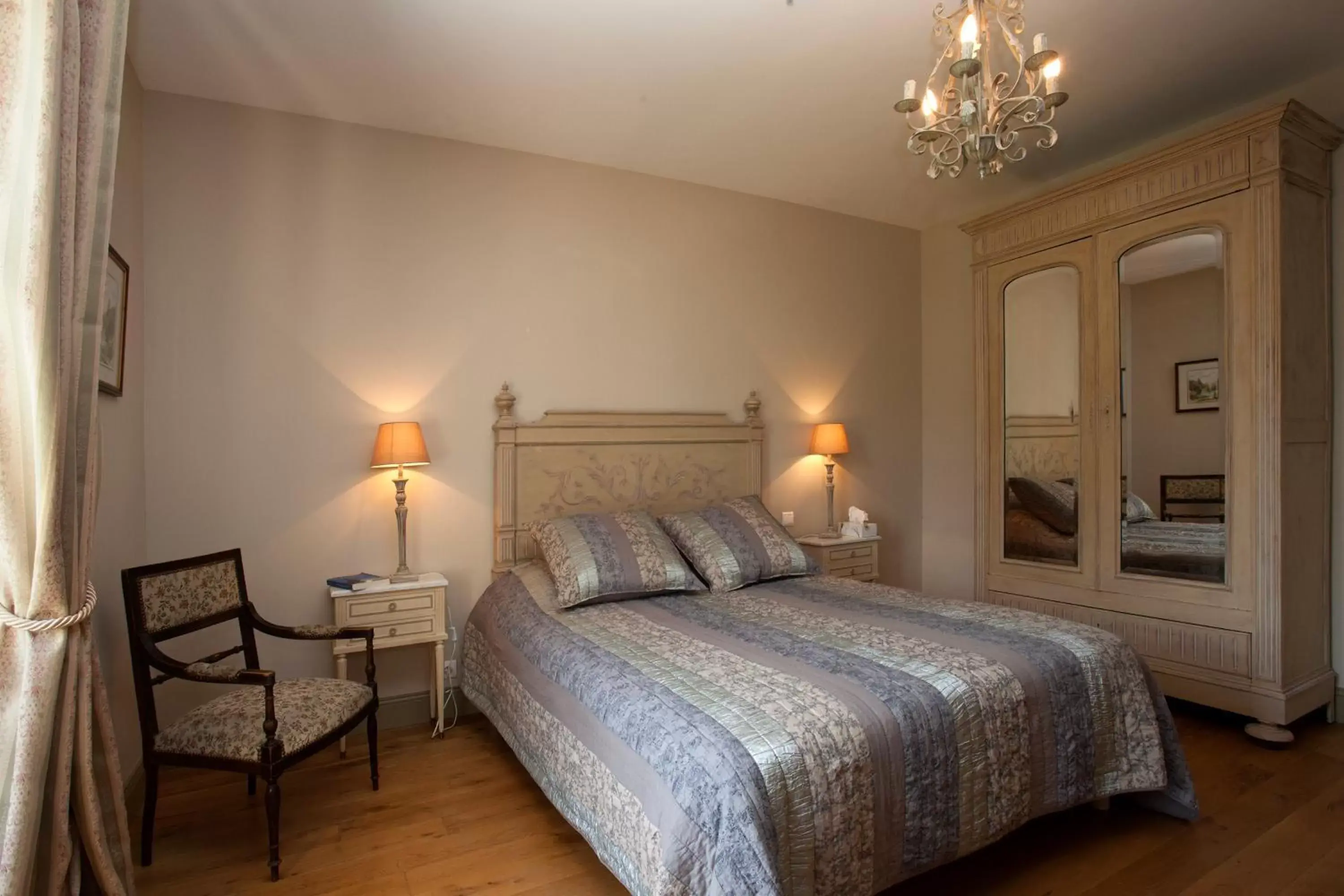 Photo of the whole room, Bed in Maison d hotes et Chambre d hotes de Charme