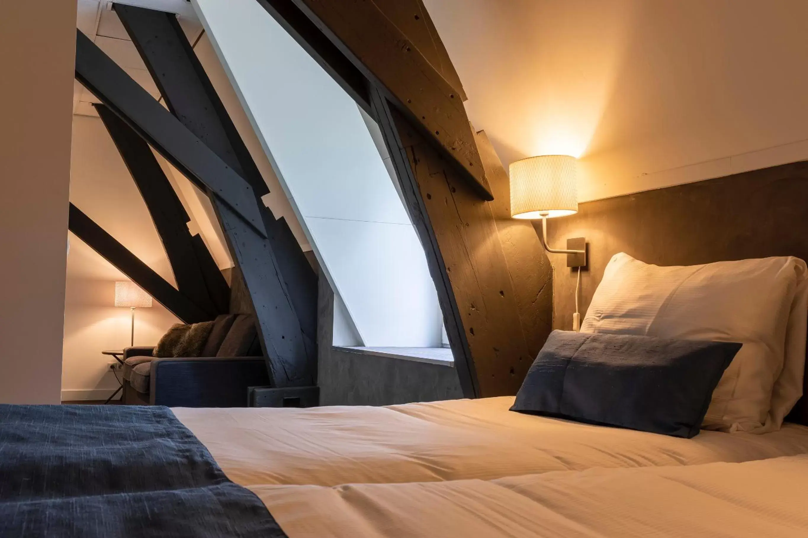 Seating area, Bed in Hotel de Kastanjefabriek